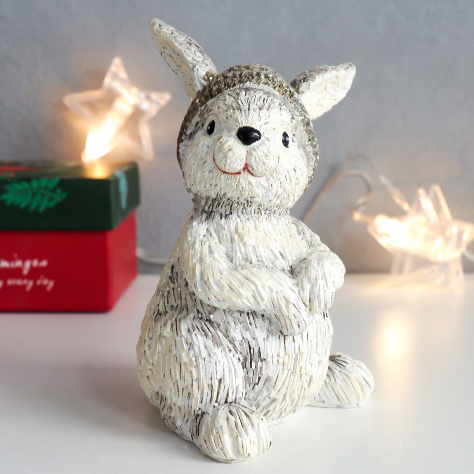 Изображение товара Фигурка "Зайчик в вязаной серой шапке" блеск 14x9x9.5 см