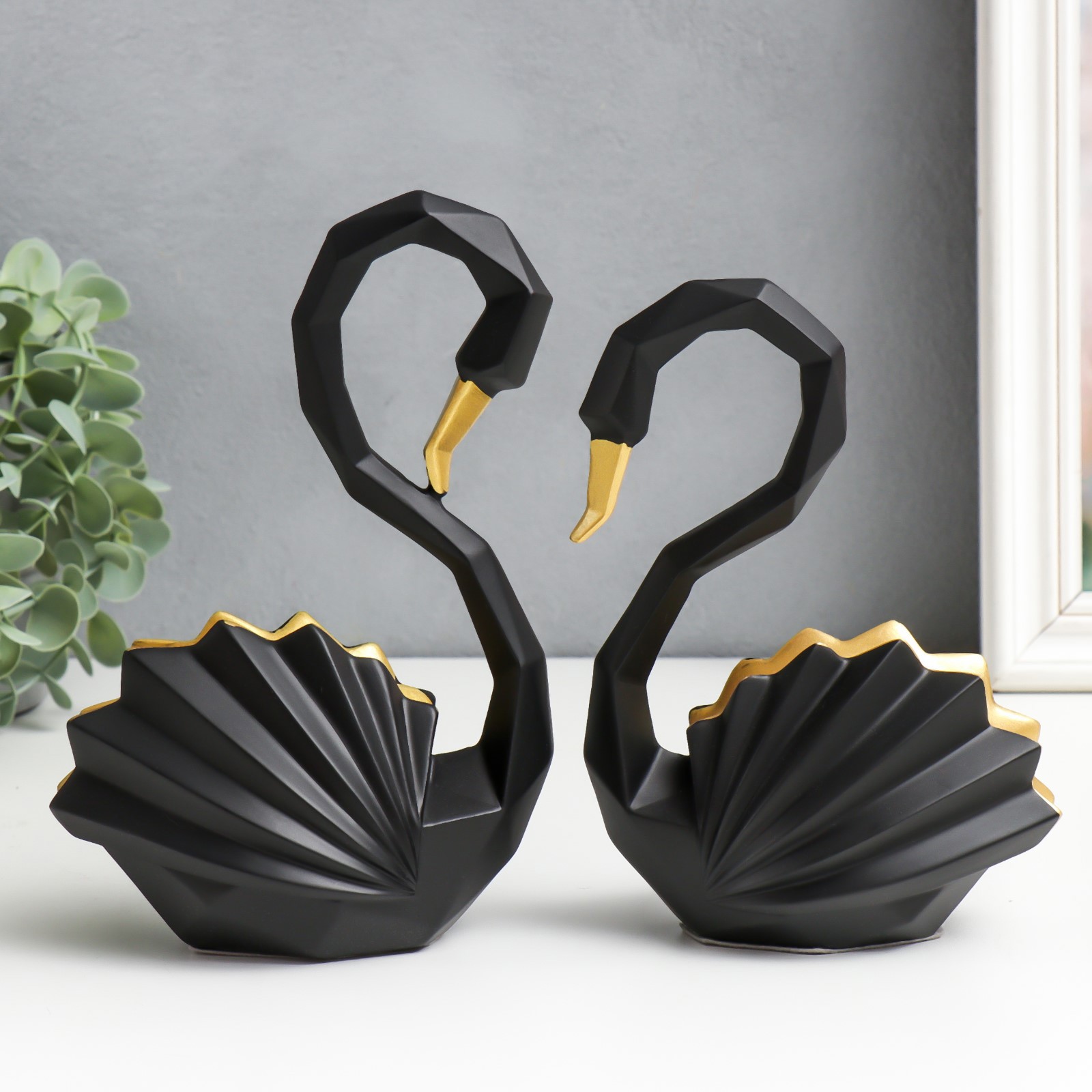 Изображение товара Набор фигурок 2 шт "Лебеди крылья гофре" чёрный с золотом 17.5x12.5x7 20x14x7 см