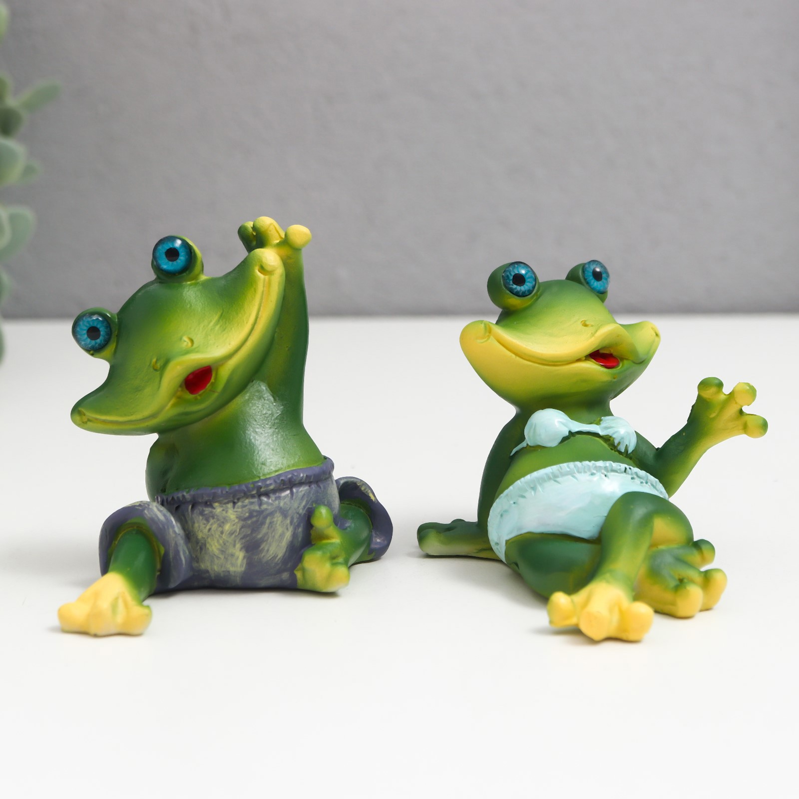 Изображение товара Набор фигурок 2 шт "Лягушки на пляже" 7.5x7x5 см