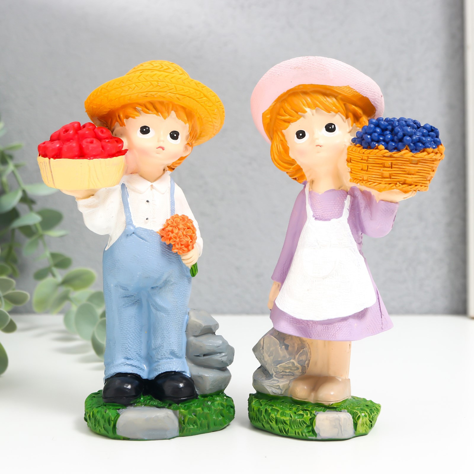 Изображение товара Набор фигурок 2 шт "Малыш/Малышка с фруктами в корзине" 15x8x5 см