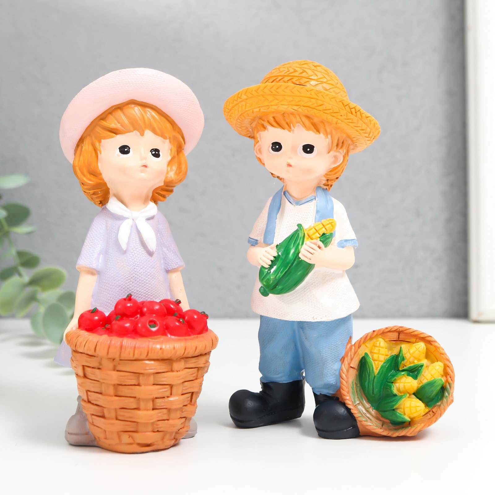 Изображение товара Набор фигурок 2 шт "Малыш/Малышка с урожаем в корзине" 14x6.8x6 см