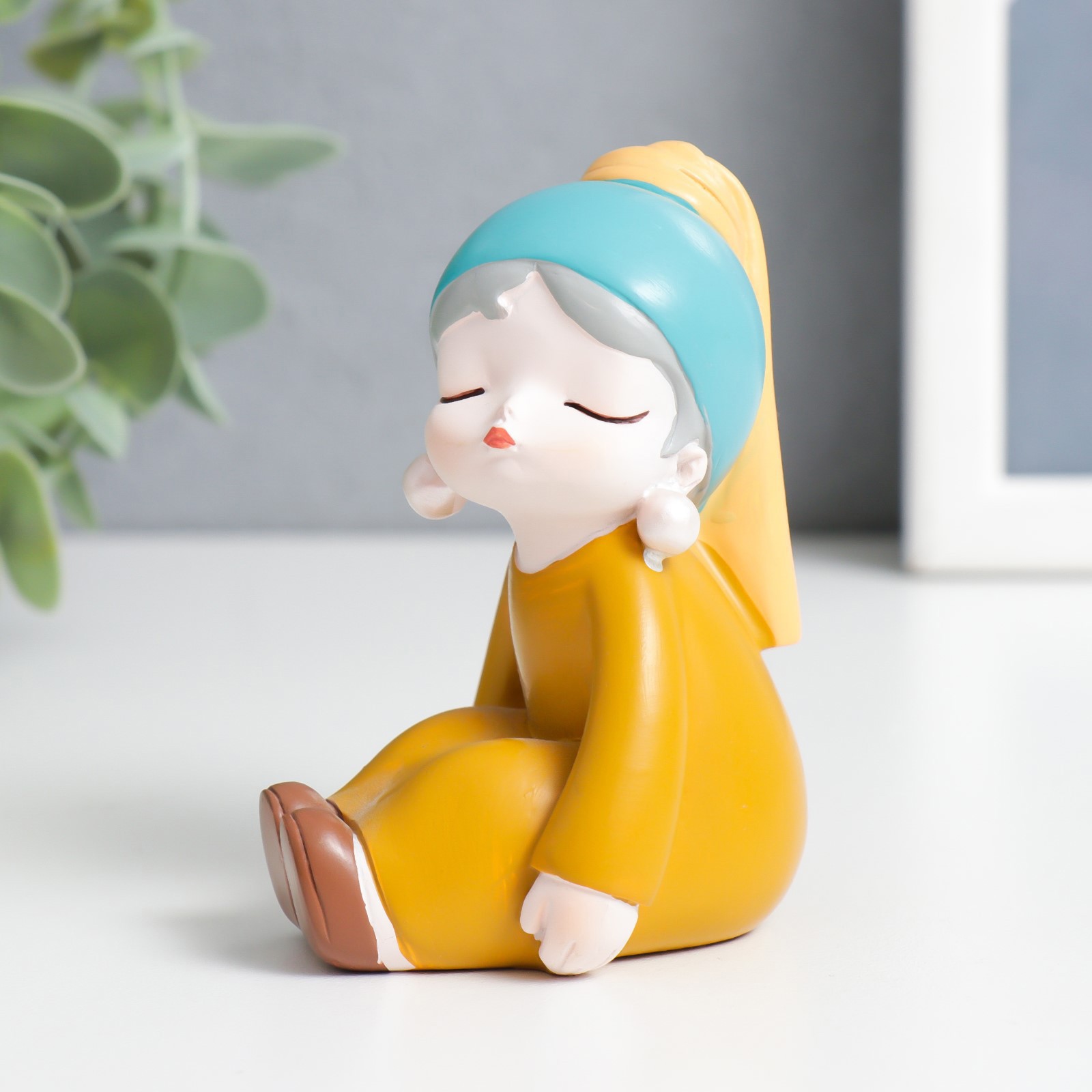 Изображение товара Фигурка "Малышка в жёлтом платье с сережками" 6x9.2x5.5см