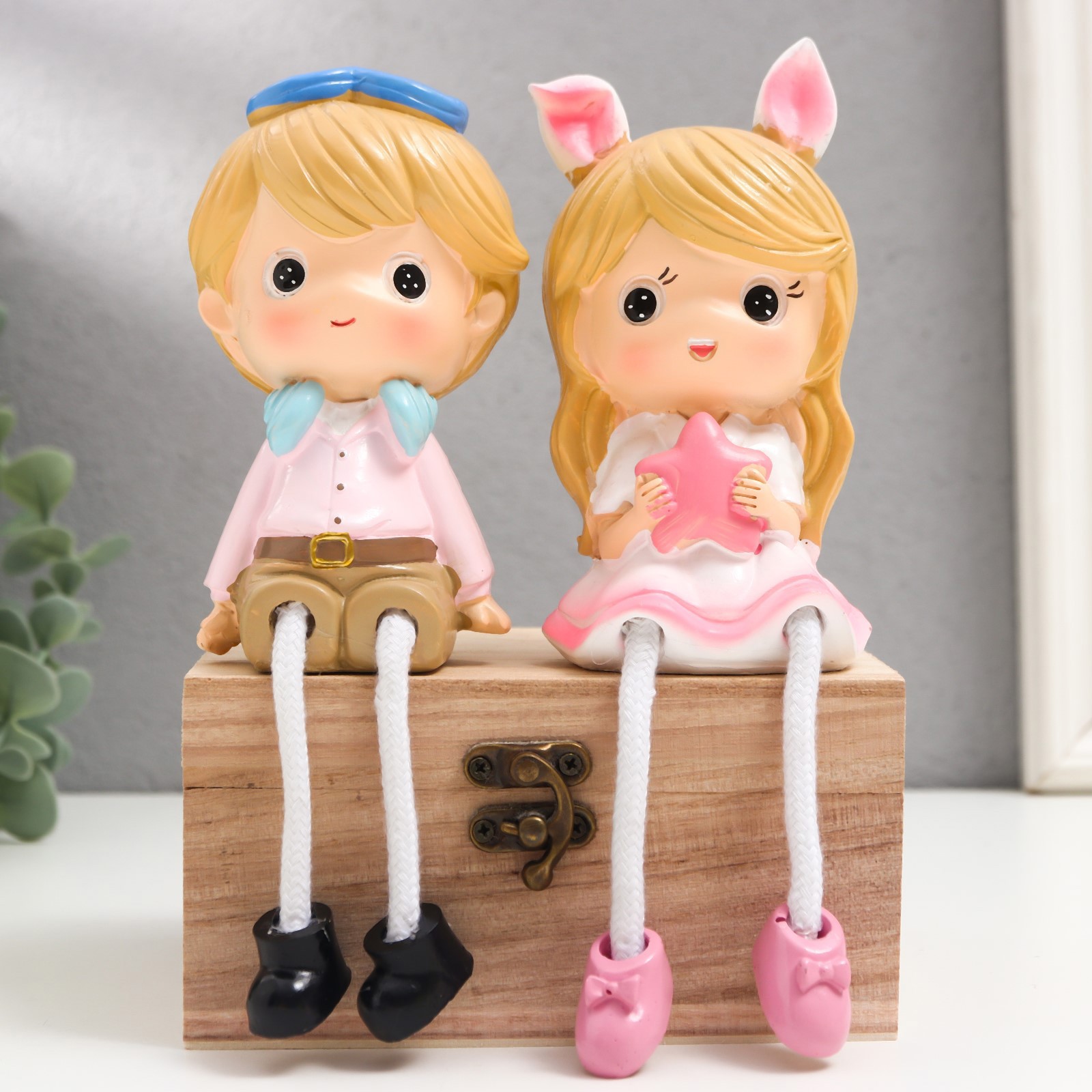 Изображение товара Декоративная фигура SIMALAND Мальчки в кепке и девочка с бантом