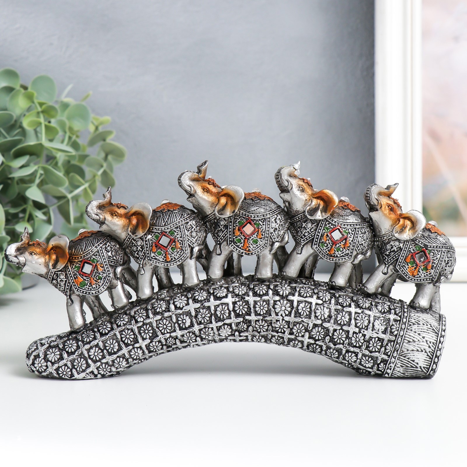 Изображение товара Фигурка "Пять слонов на бивне с цветами" серебро 20.5x4x11 см