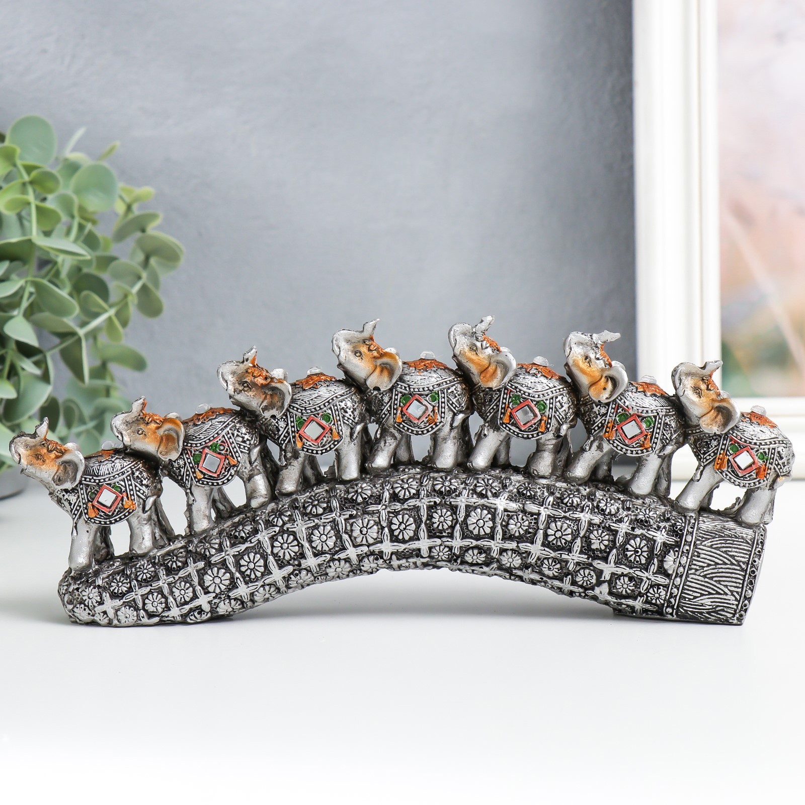 Изображение товара Фигурка "Семь слонов на бивне с цветами" серебро 21x4x9.8 см