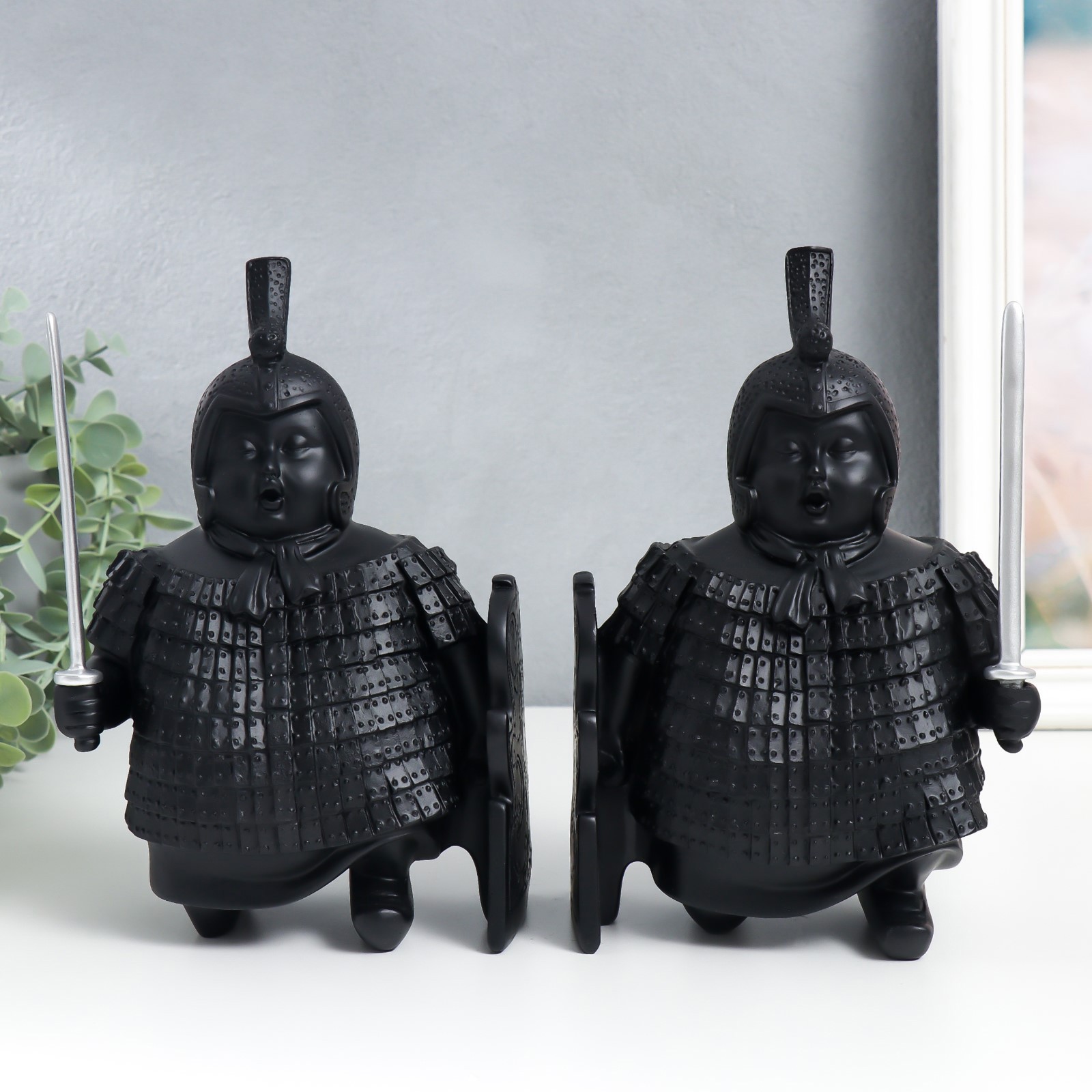Изображение товара Набор фигурок 2 шт "Терракотовый воин с мечом и щитом" чёрный 9x13x20 см