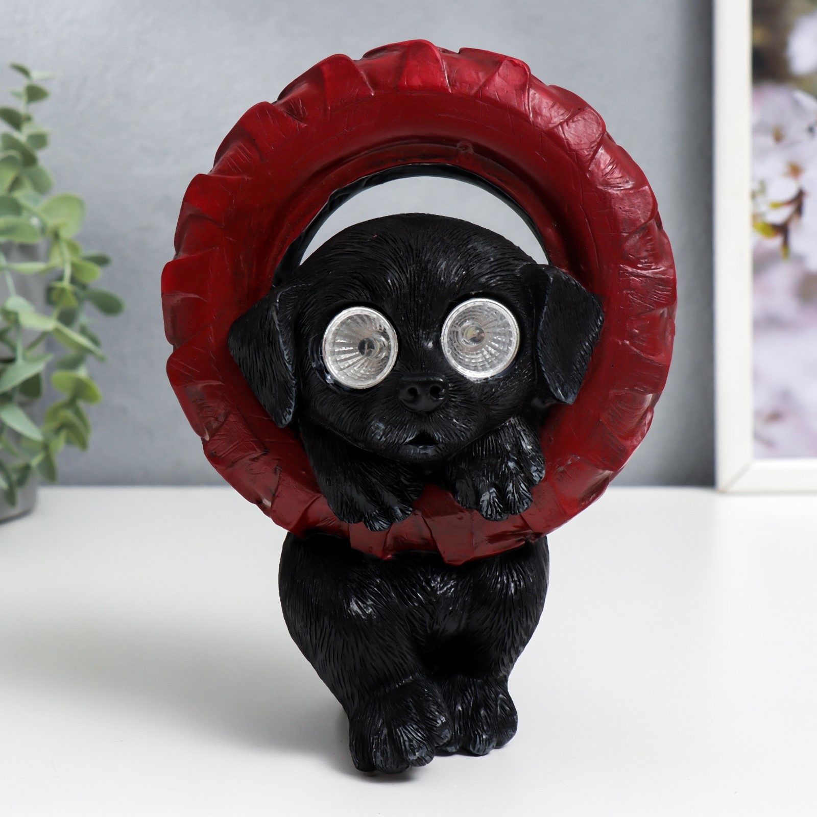 Изображение товара Фигурка с подсветкой "Чёрный пёсик спрятался в колесе" от солн.батареи 19.5x11x13.5 см