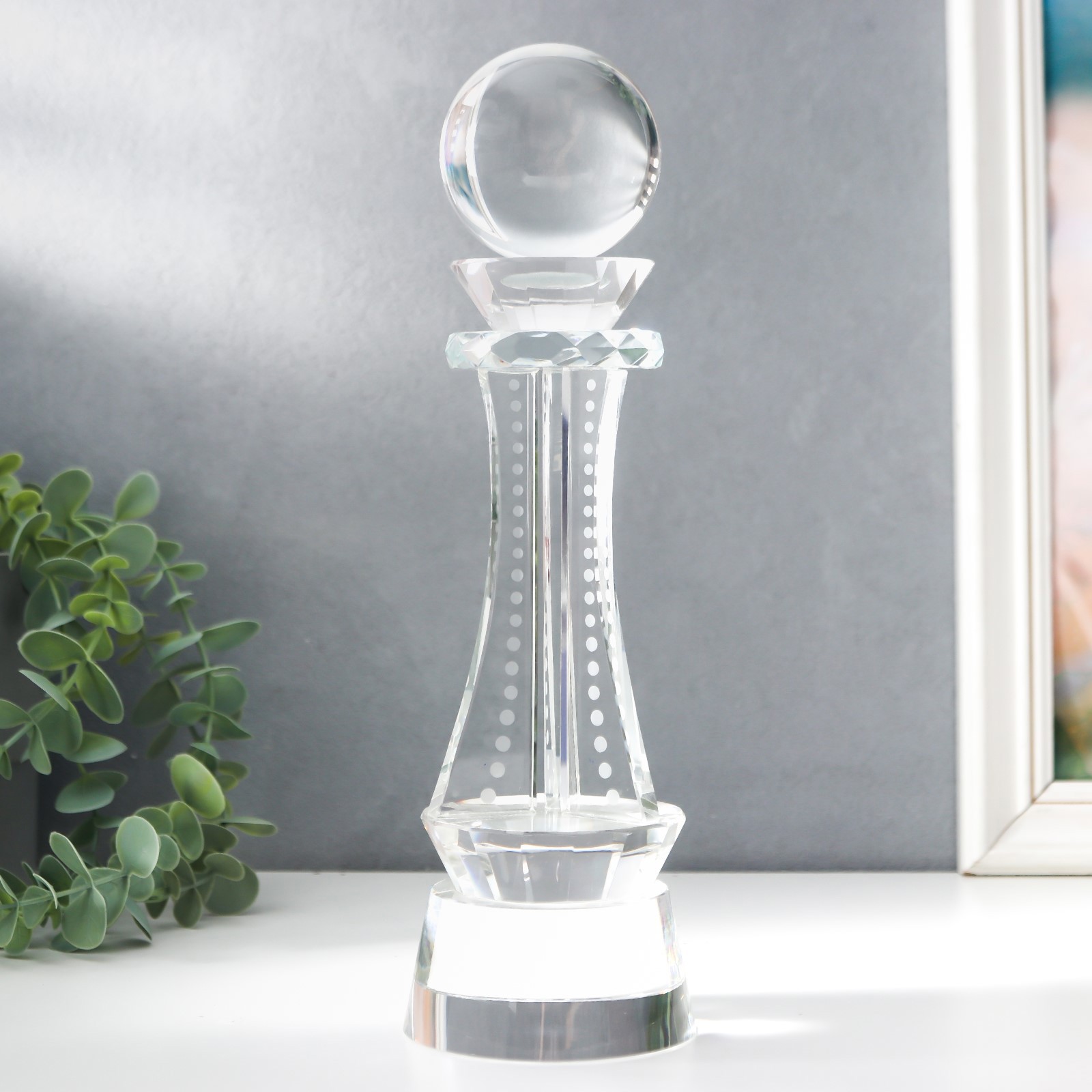 Изображение товара Декоративная фигурка-кубок наградной в стиле шахматы, 27х9x9 см