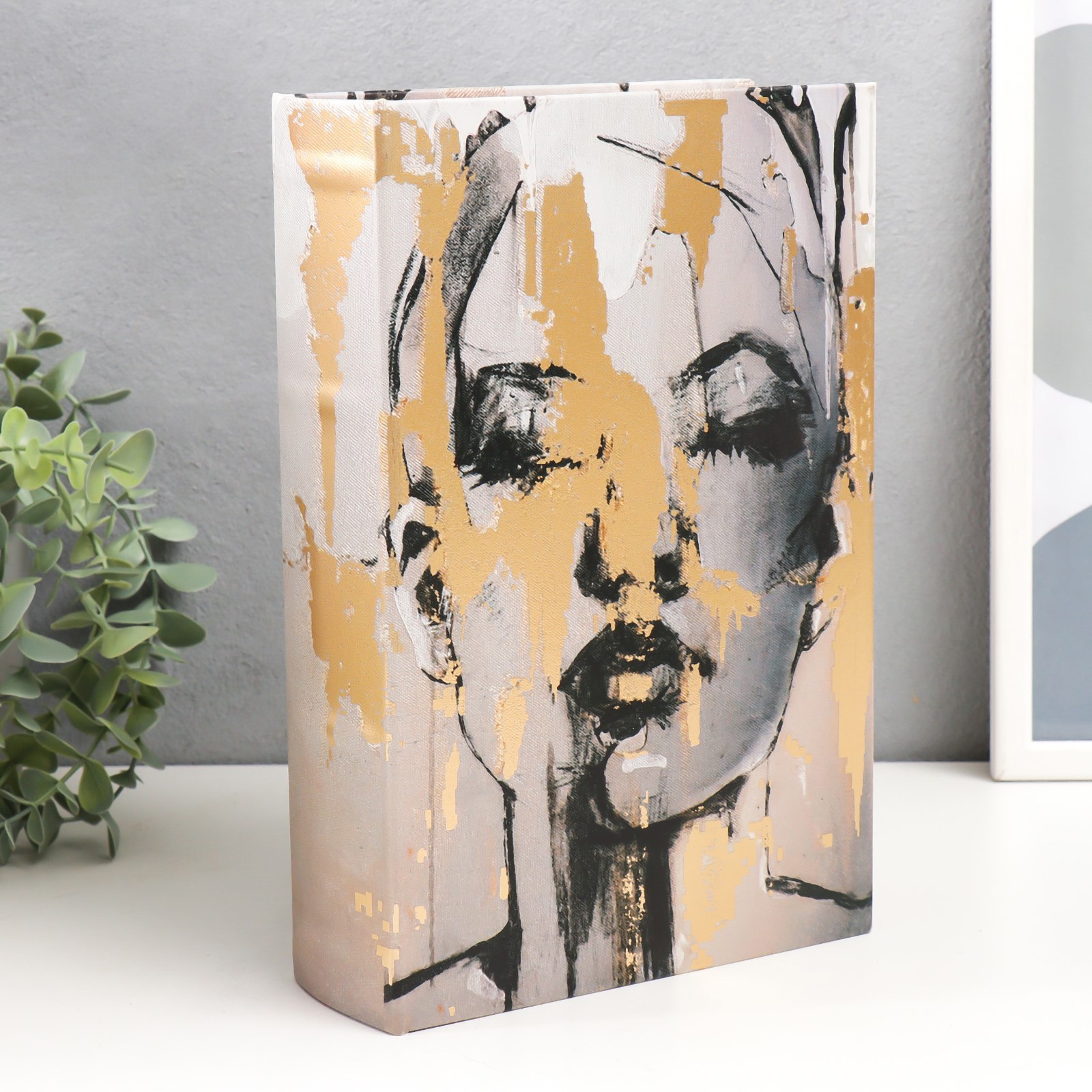 Изображение товара Сейф‑книга шкатулка «Портрет девушки. Золото» 27x18x7 см