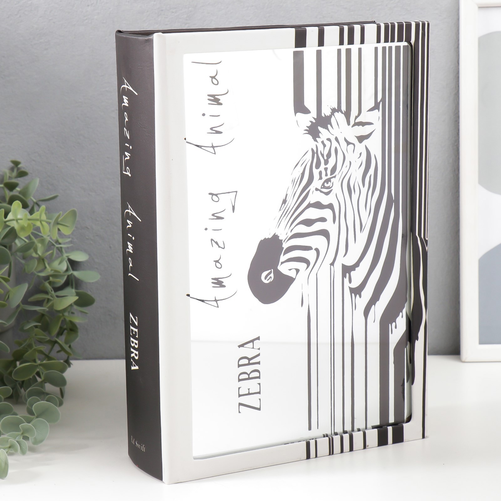 Изображение товара Сейф-книга-шкатулка "Зебра" 30x21x7 см