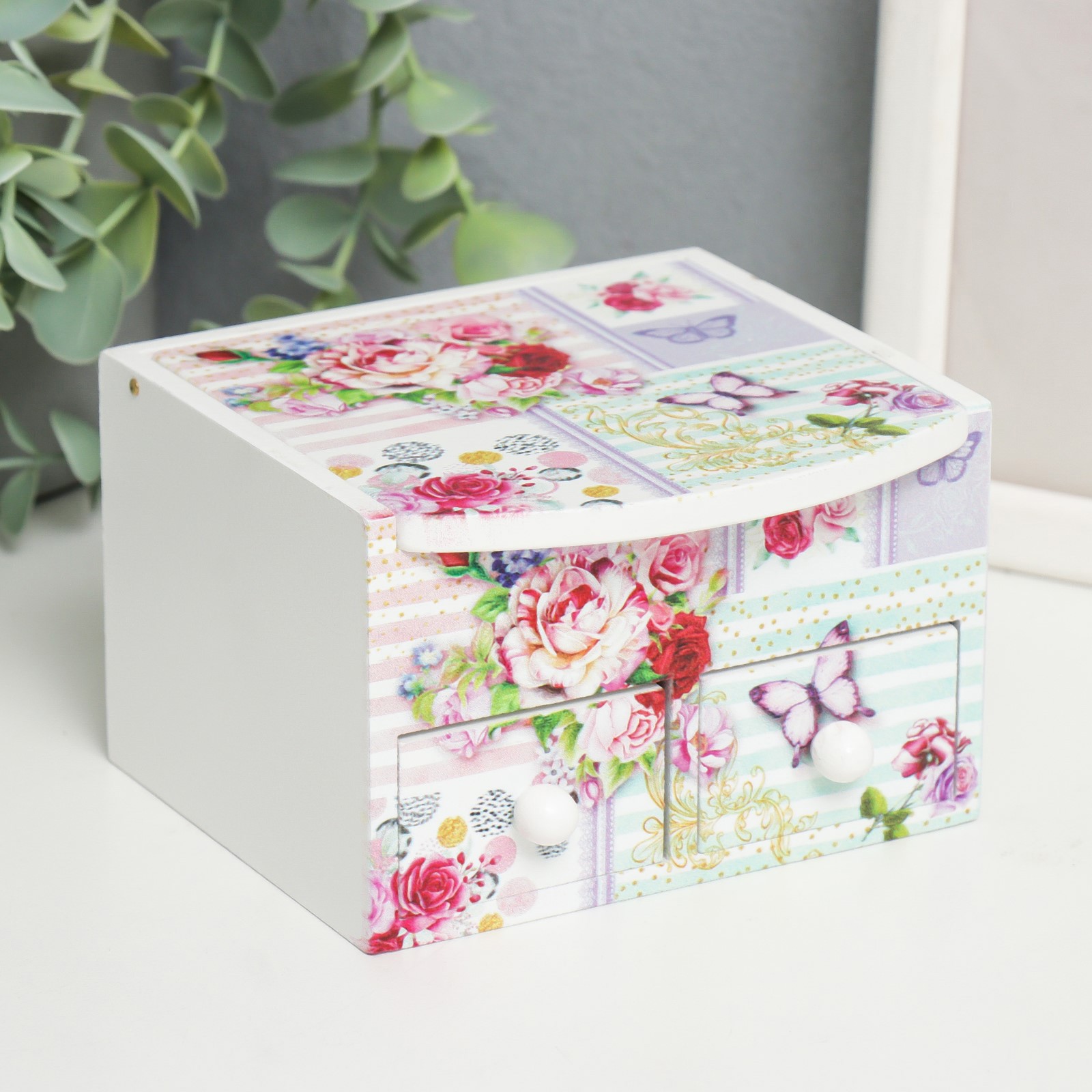 Изображение товара Шкатулка с зеркалом "Бабочки и розы" 10,5x10,8x7 см — стиль и хранение