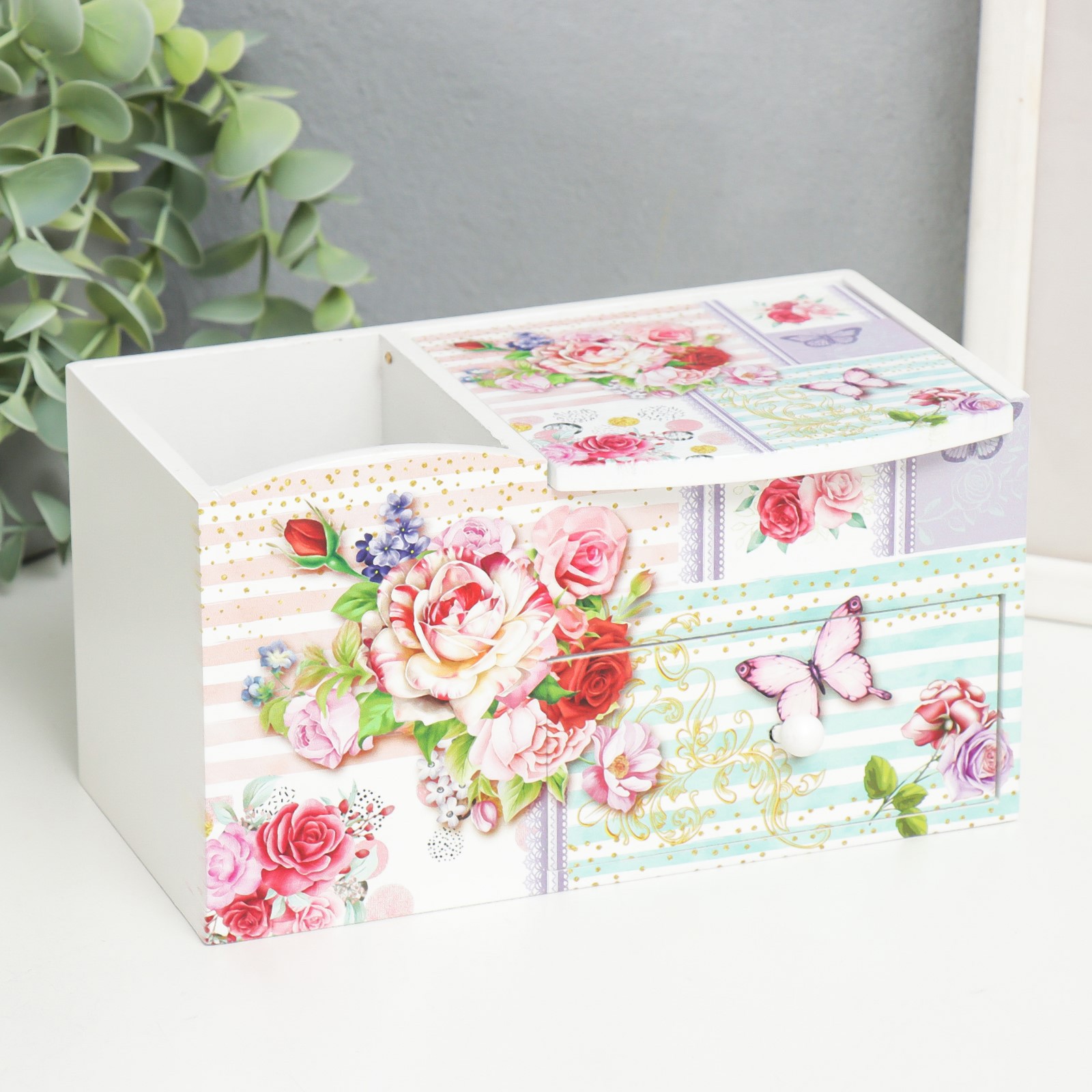 Изображение товара Шкатулка с зеркалом и подставкой "Бабочки и розы" 10.8x18.5x10 см