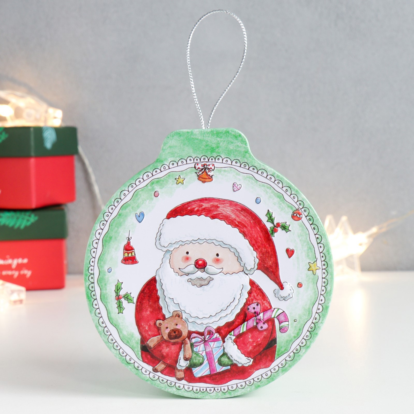 Изображение товара Шкатулка шар Дед Мороз с подарком, 4x11x12 см