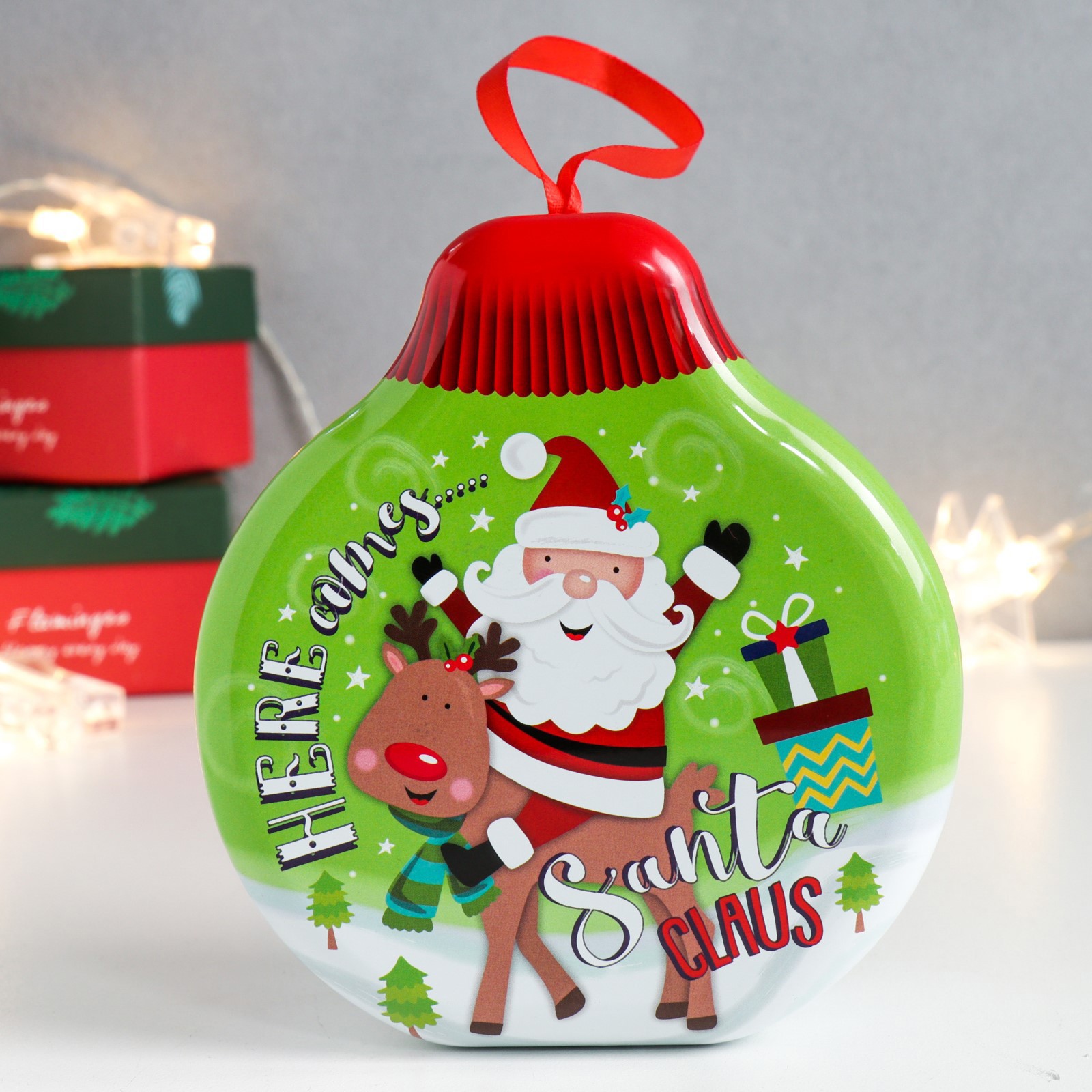 Изображение товара Шкатулка SIMALAND Санта на олене — декоративная металлическая шар-шкатулка 4x11.5x12.7 см