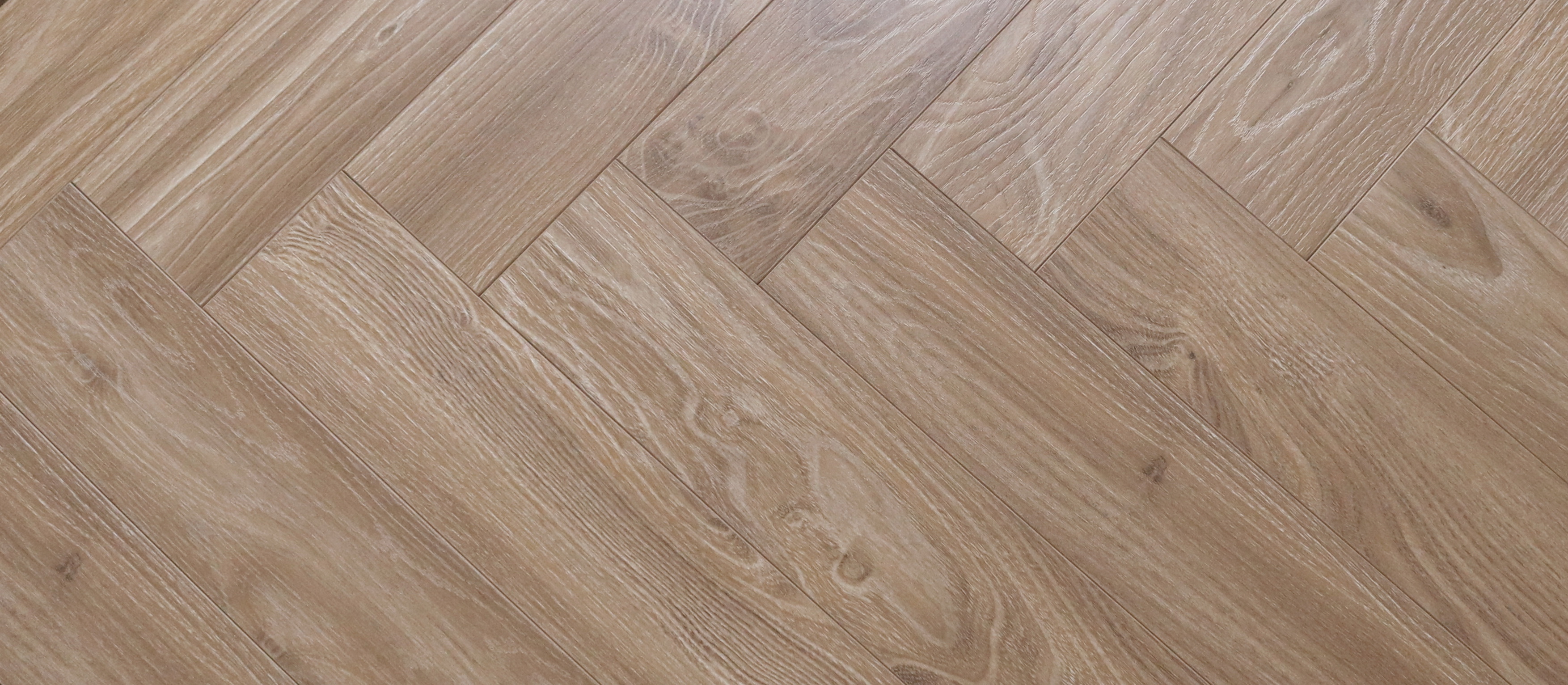 Изображение товара Ламинат Woodstyle Дуб Компаунд 12 мм 34 класс влагостойкий с фаской 1.32 м²