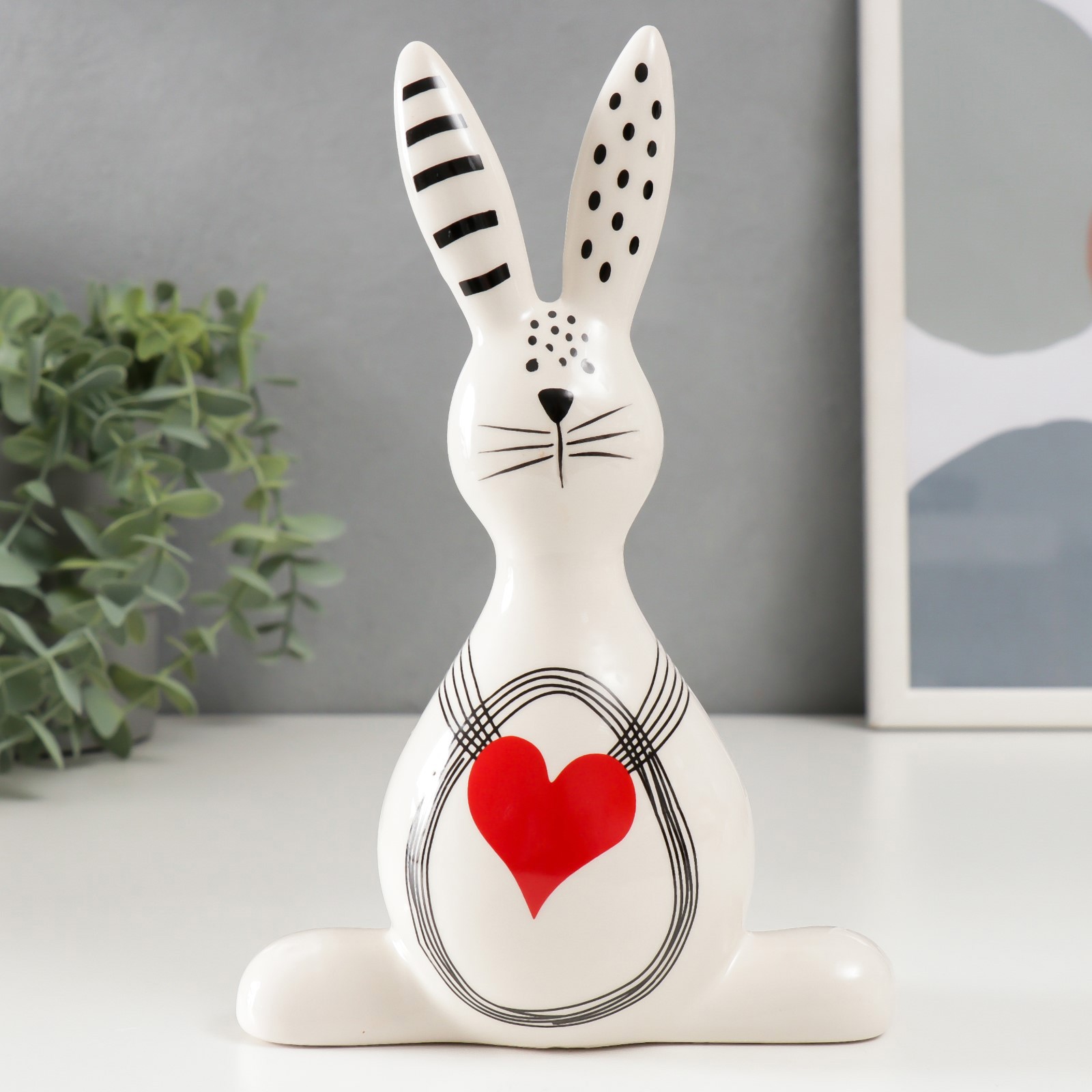 Изображение товара Фигурка "Зайка с сердечком" белый с чёрным 20x7x13 см