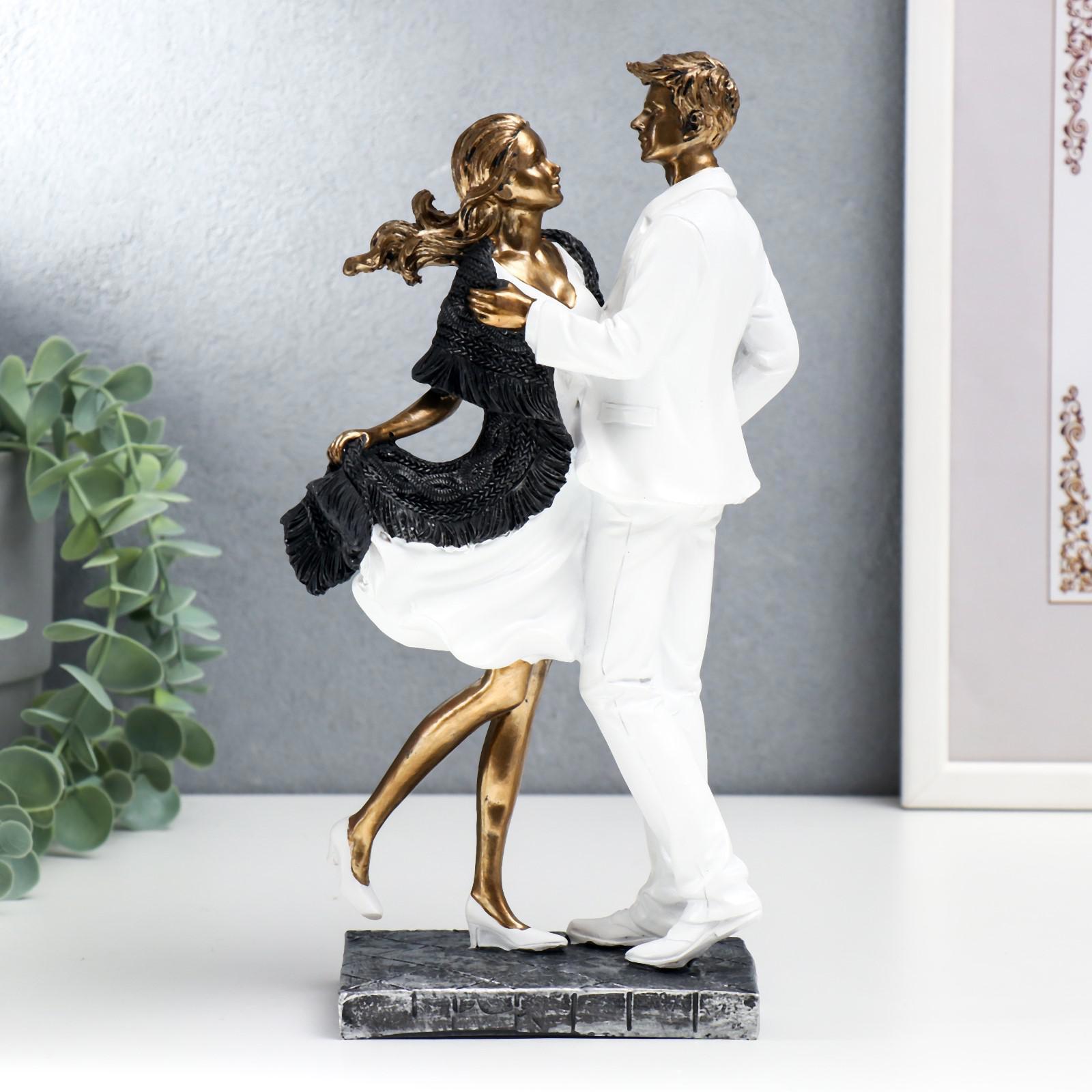 Изображение товара Декоративная фигура SIMALAND Влюблённые в белой одежде, с палантином