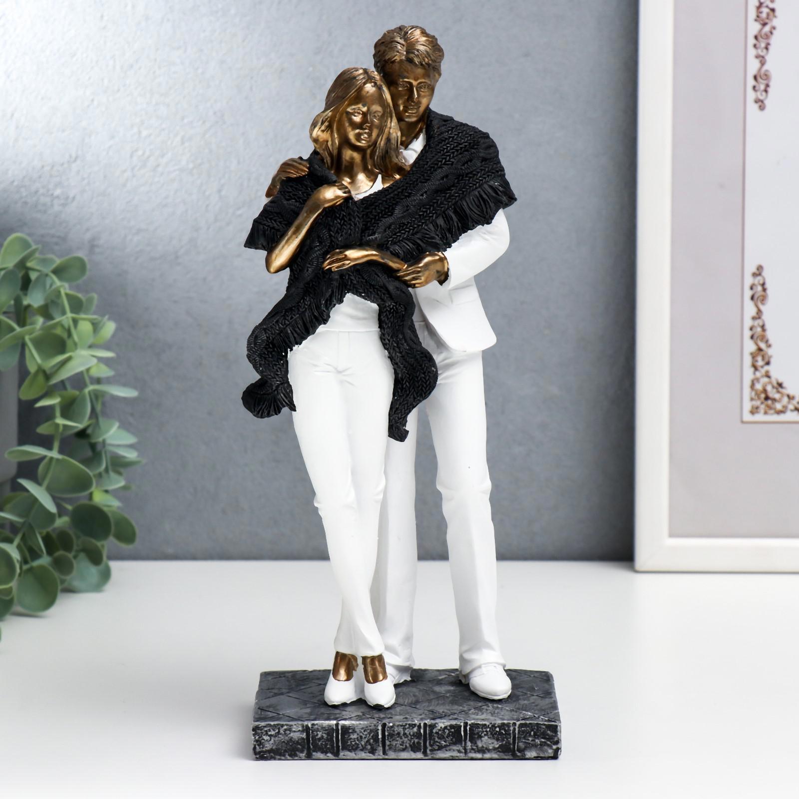 Изображение товара Фигурка "Влюблённые в белой одежде укрытые шарфом" 25.5x9x11.5 см