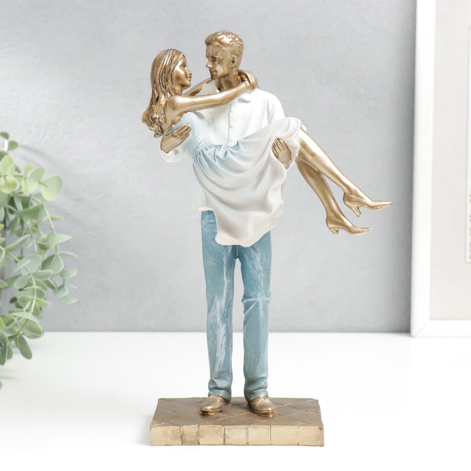 Изображение товара Фигурка Влюблённые, Буду носить тебя на руках бело-голубой под бронзу 26x9x16 см 74859