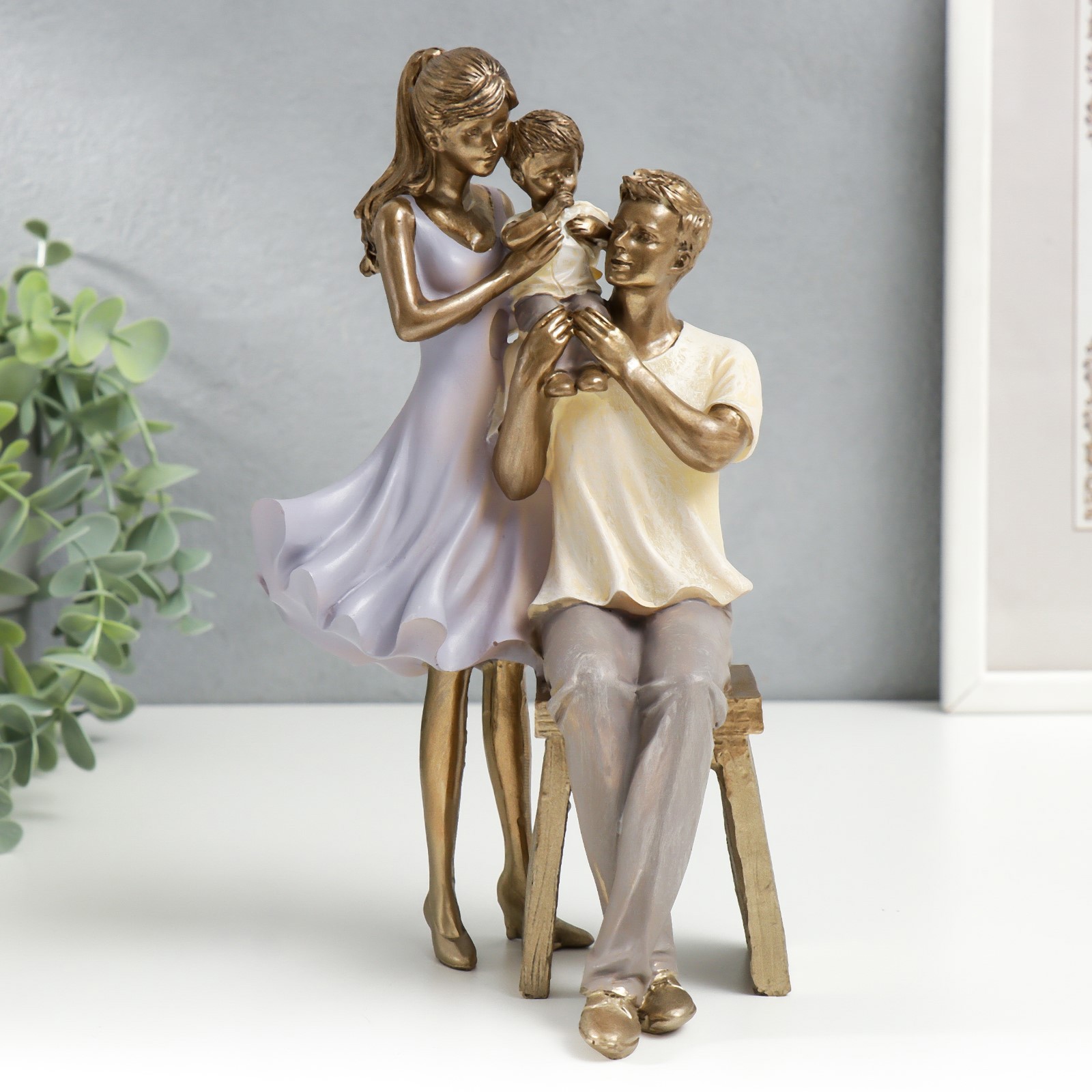 Изображение товара Фигурка "Молодая семья" бело-сиреневый под бронзу 23x13x13.5 см