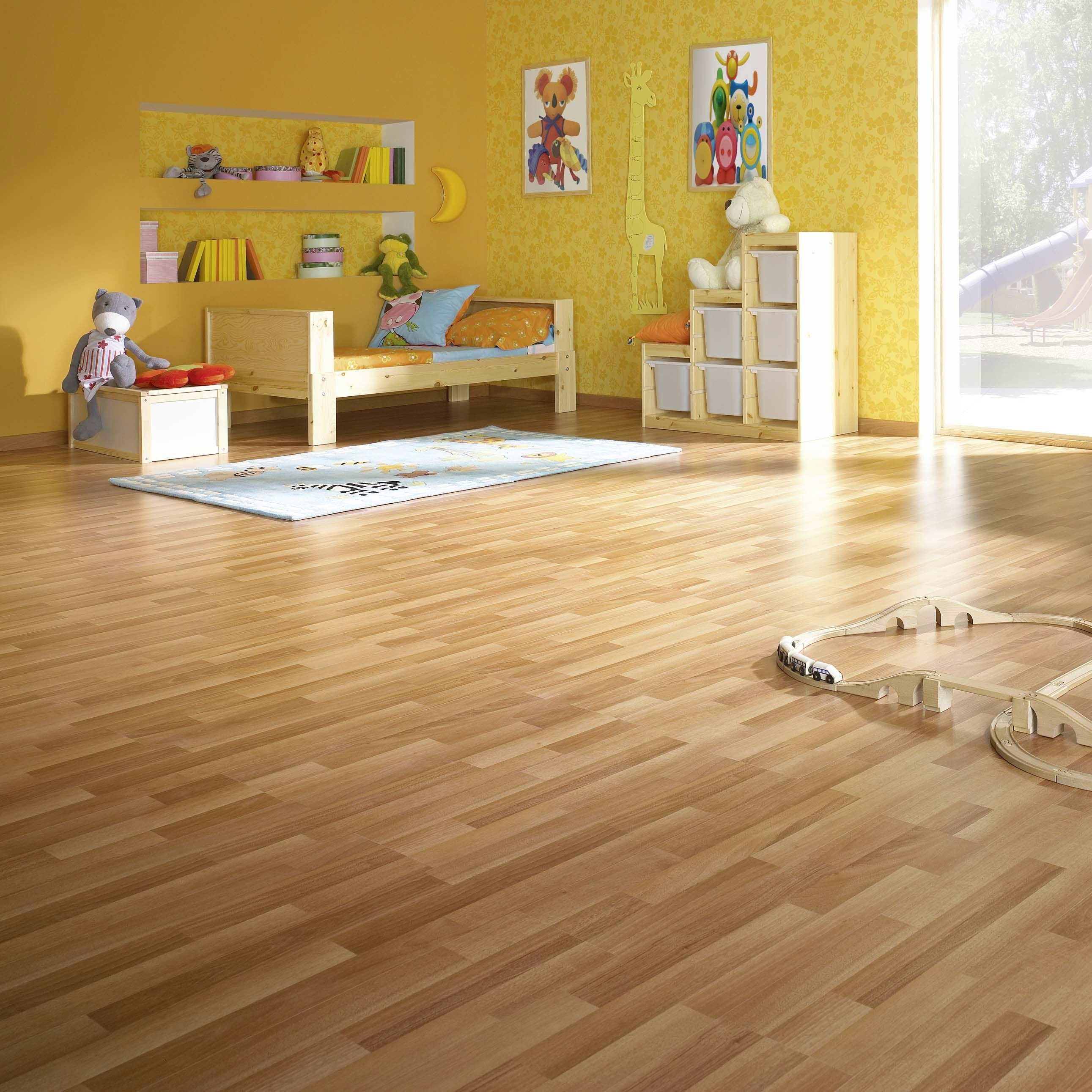 Изображение товара Ламинат Орех Кантри 32 класс 7 мм без фаски 2.397 м² для жилых помещений