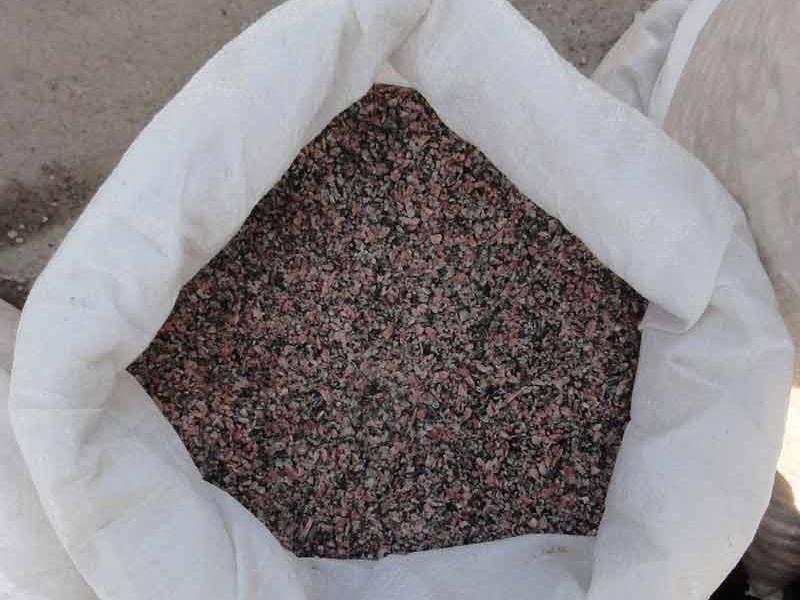 Изображение товара Добавка противоморозная Крошка гранитная 50 кг для безопасной зимней эксплуатации