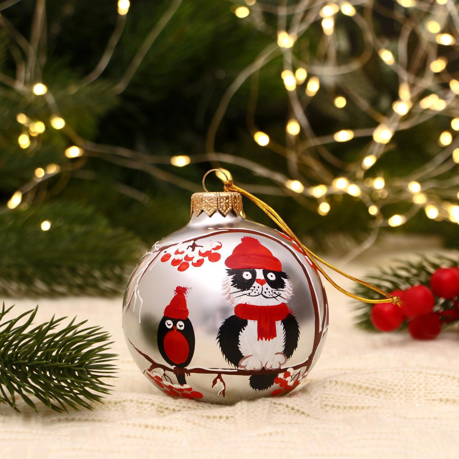 Изображение товара Ёлочный шар EVIS 7304124 Котик в снежинках стекло разноцветный 8 см