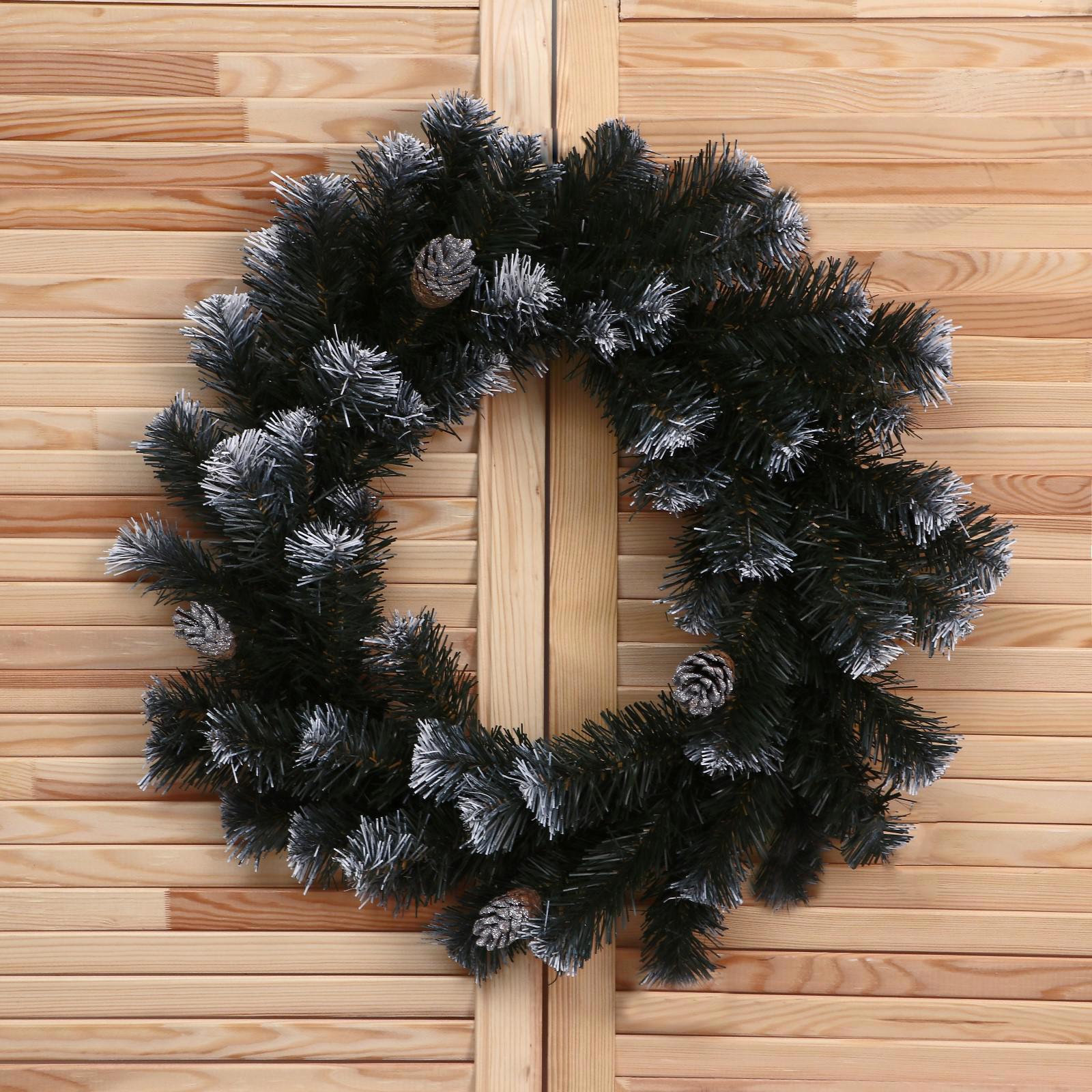 Изображение товара Рождественский венок Зимнее волшебство 55 см с декором для праздничного украшения дома