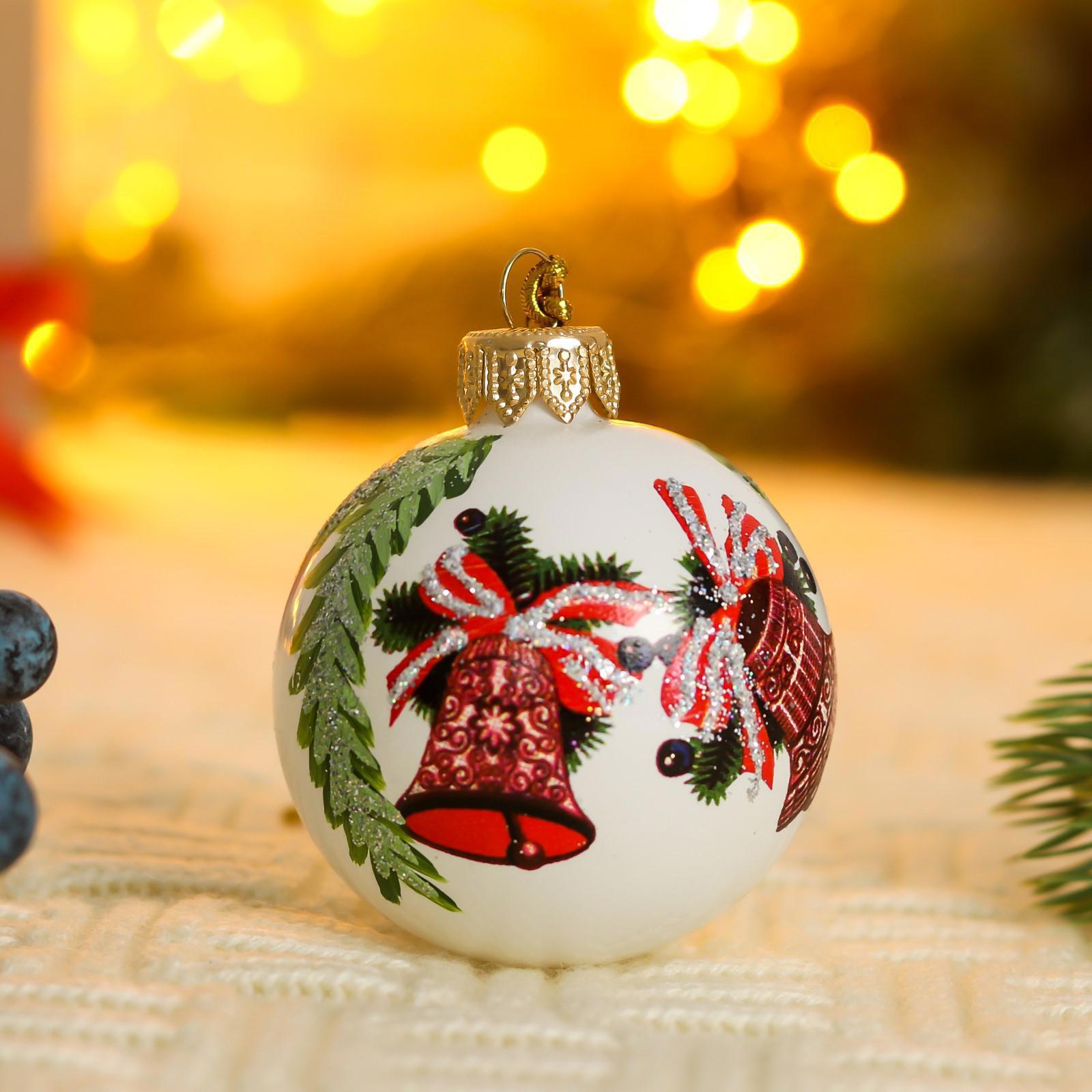 Изображение товара Ёлочный шар EVIS Колокольчики на ветке, стеклянный, 6 см, белый