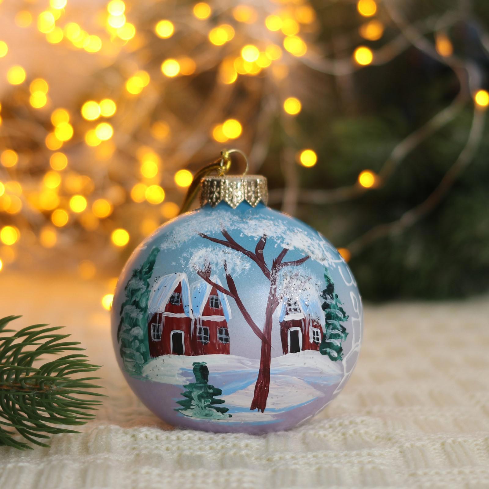 Изображение товара Елочный шар Evis 5227195 Зима в деревне 8 см стекло синий