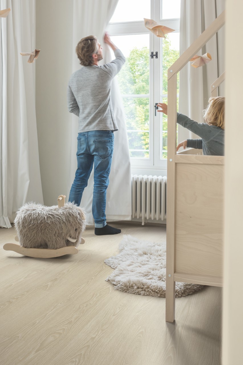 Изображение товара Ламинат Quick Step Classic Дуб бежевый отбеленный 32 класс 1200x190 мм водонепроницаемый