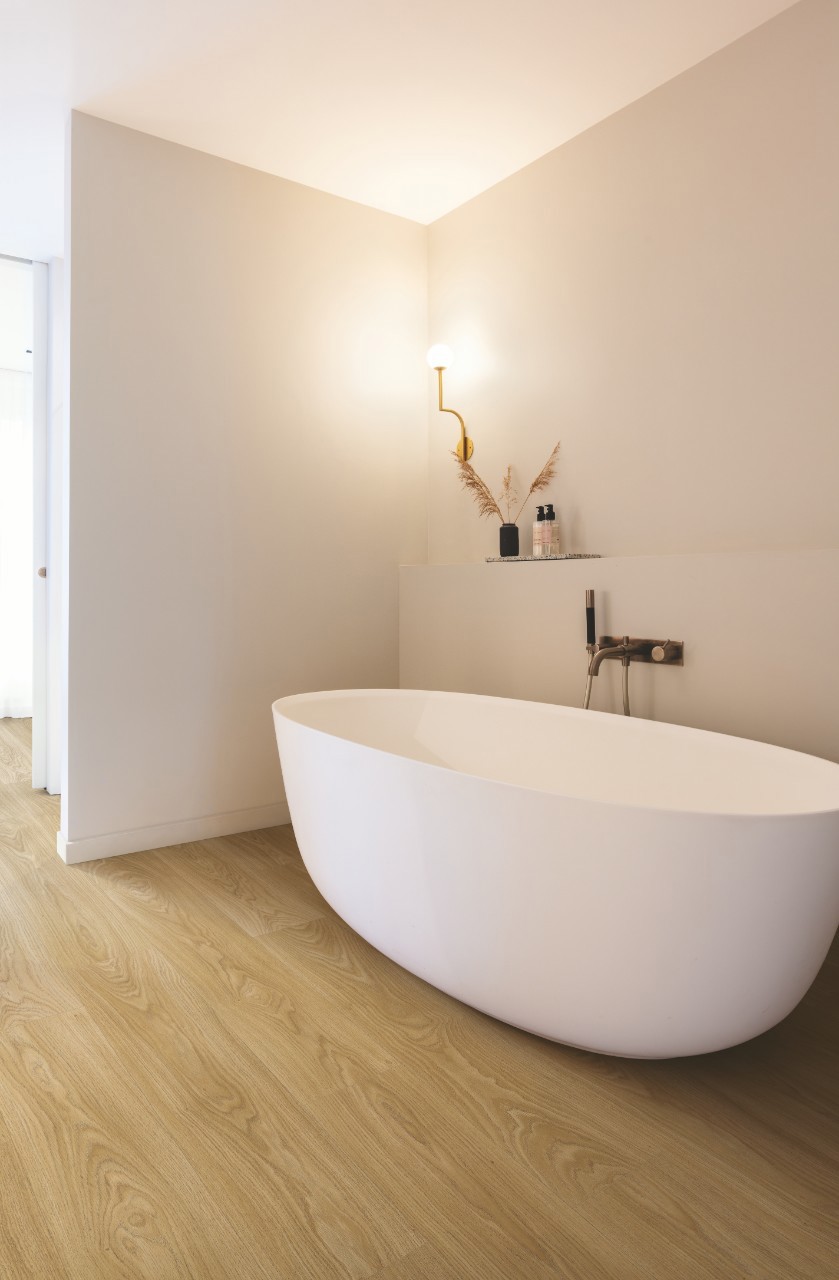 Изображение товара Ламинат Quick Step Classic Дуб теплый натуральный 32 класс 8 мм с фаской 1.596 м²