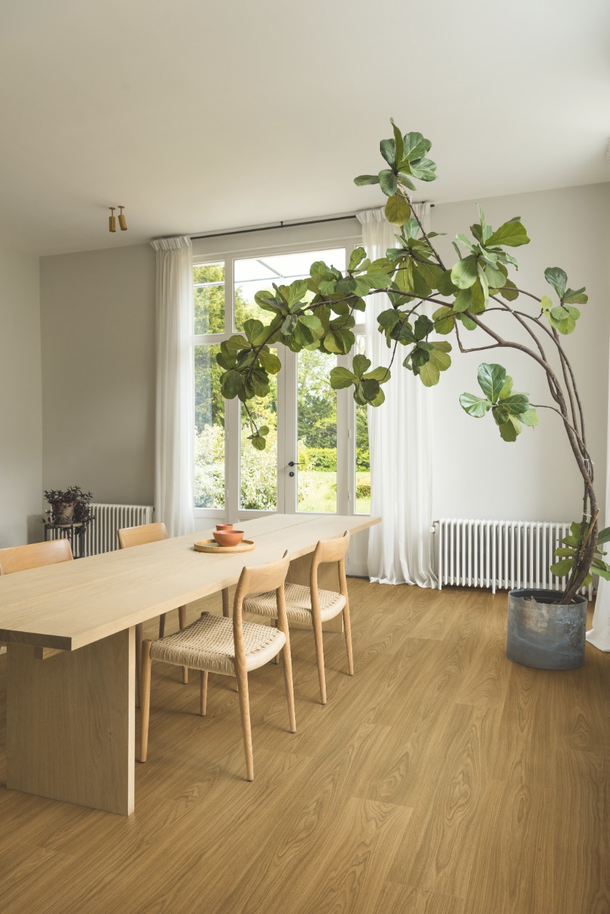 Изображение товара Ламинат Quick Step Classic Дуб термо натуральный 32 класс толщина 8 мм с фаской 1.596 м²