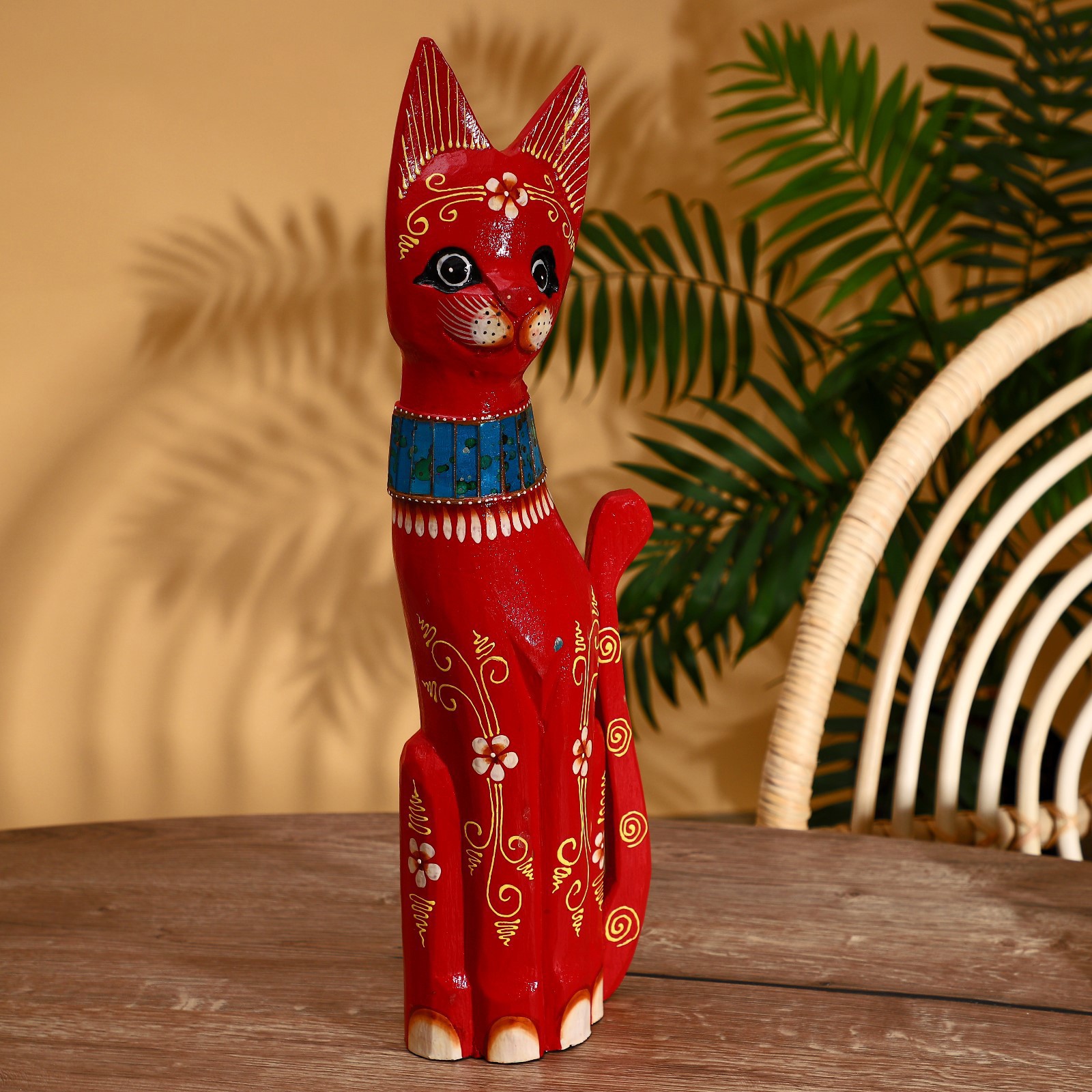 Изображение товара Кошка декоративная из дерева, красная, 50 см — ручной работы
