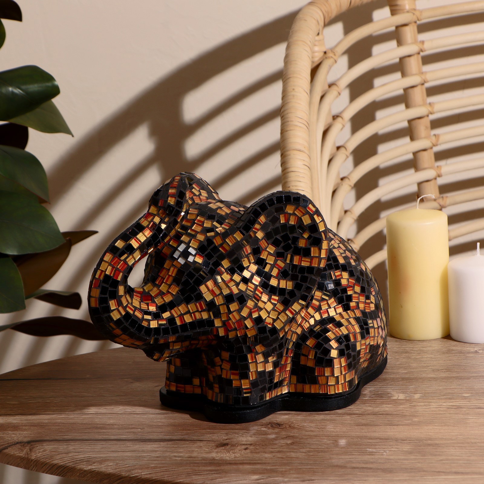 Изображение товара Интерьерный сувенир "Слоник" чёрно-золотой 30x18x20 см