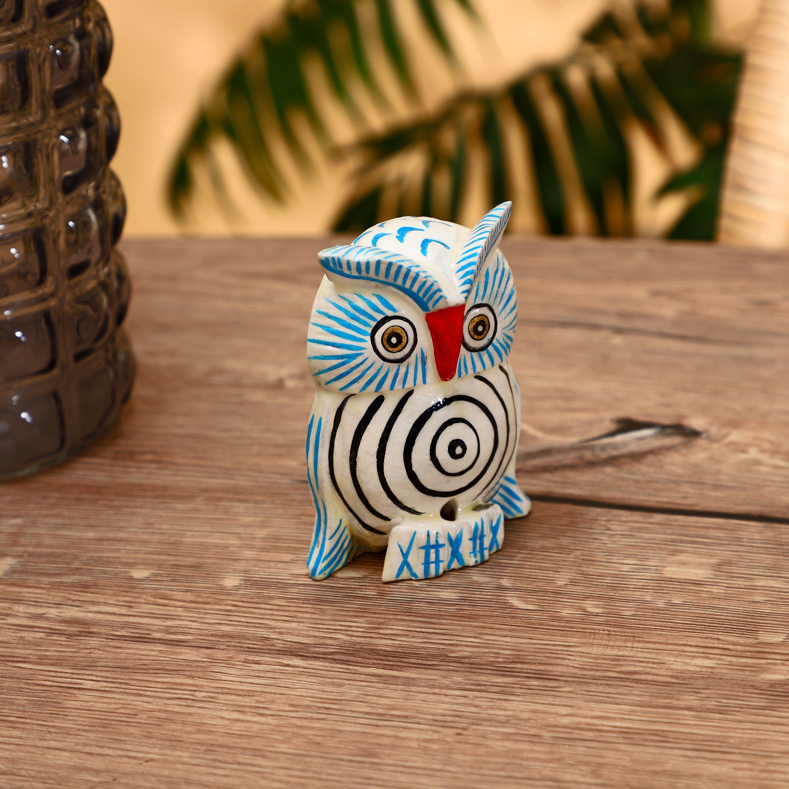 Изображение товара Деревянная сова с красным клювом, 10 см — интерьерный сувенир