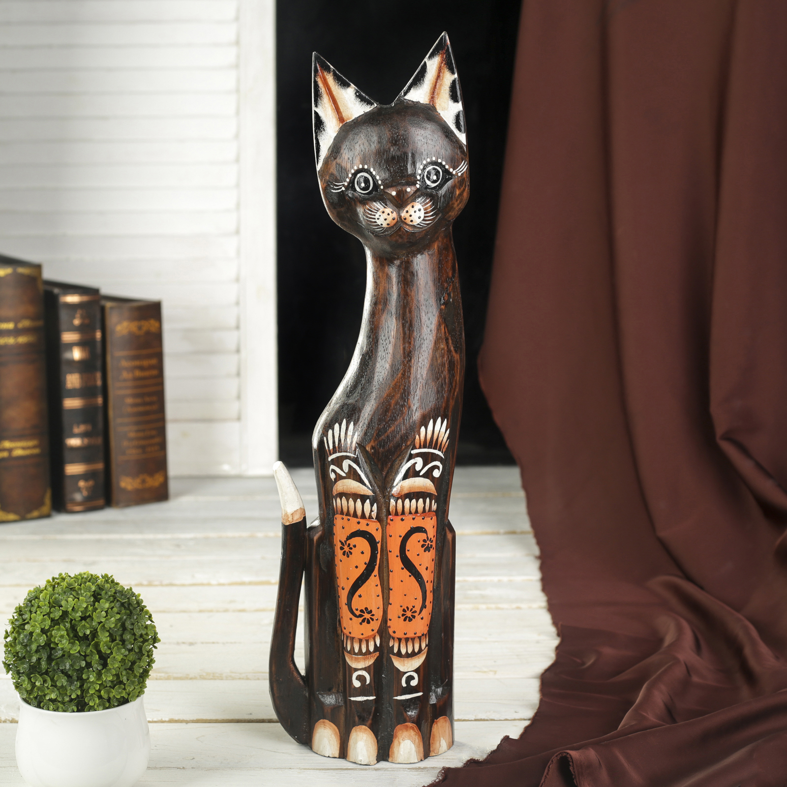 Изображение товара Интерьерный сувенир "Кошка с росписью на лапках" 50x11x4 см