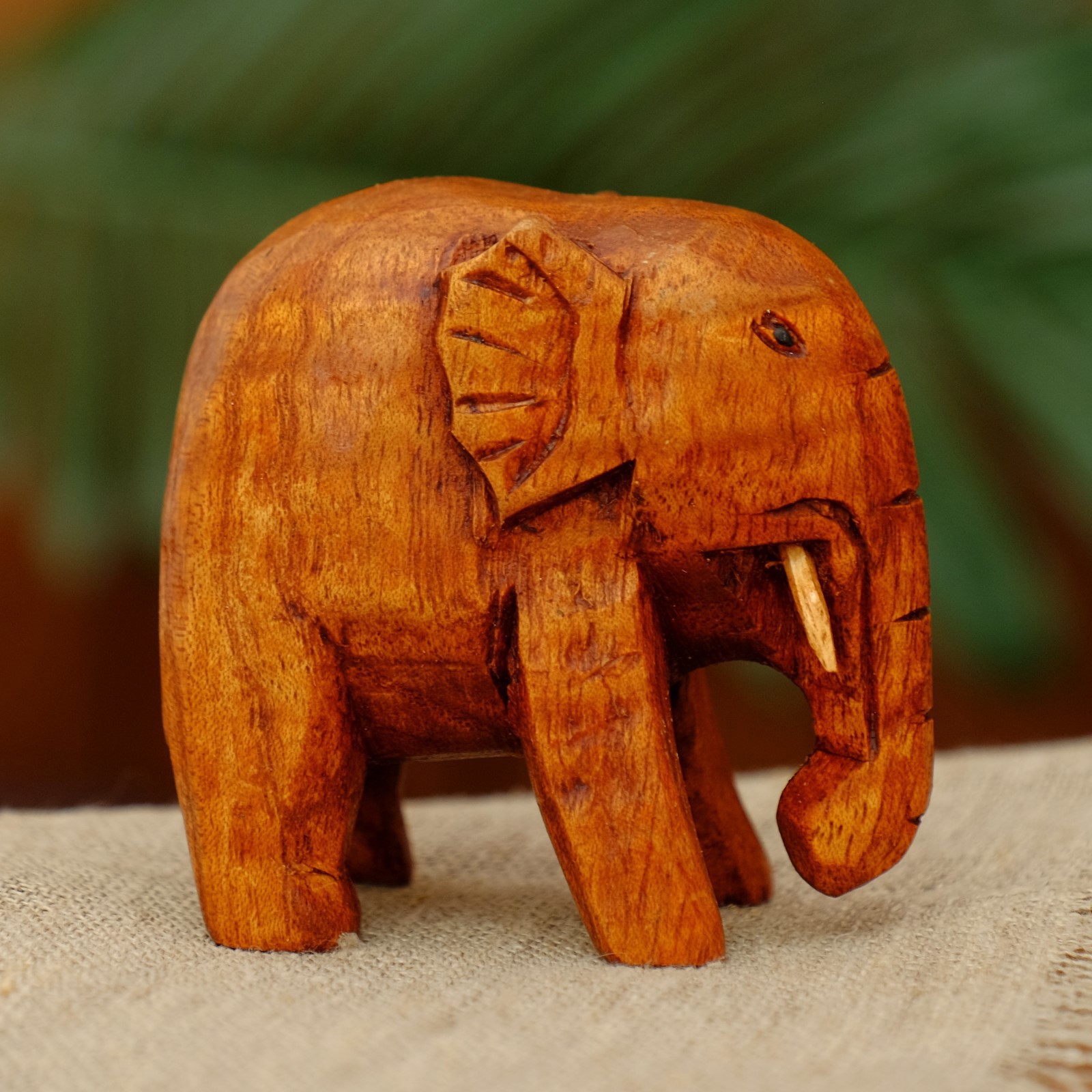 Изображение товара Слонёнок Джамбо — интерьерный сувенир из дерева 6x6.5x3.5 см