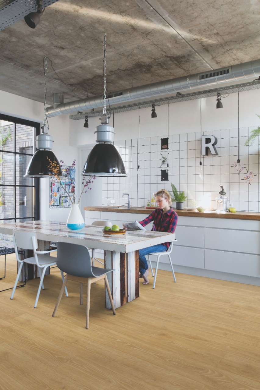 Изображение товара Ламинат Quick Step Дуб Лесной Натуральный 32 класс толщина 18507 мм с фаской 2.952 м²