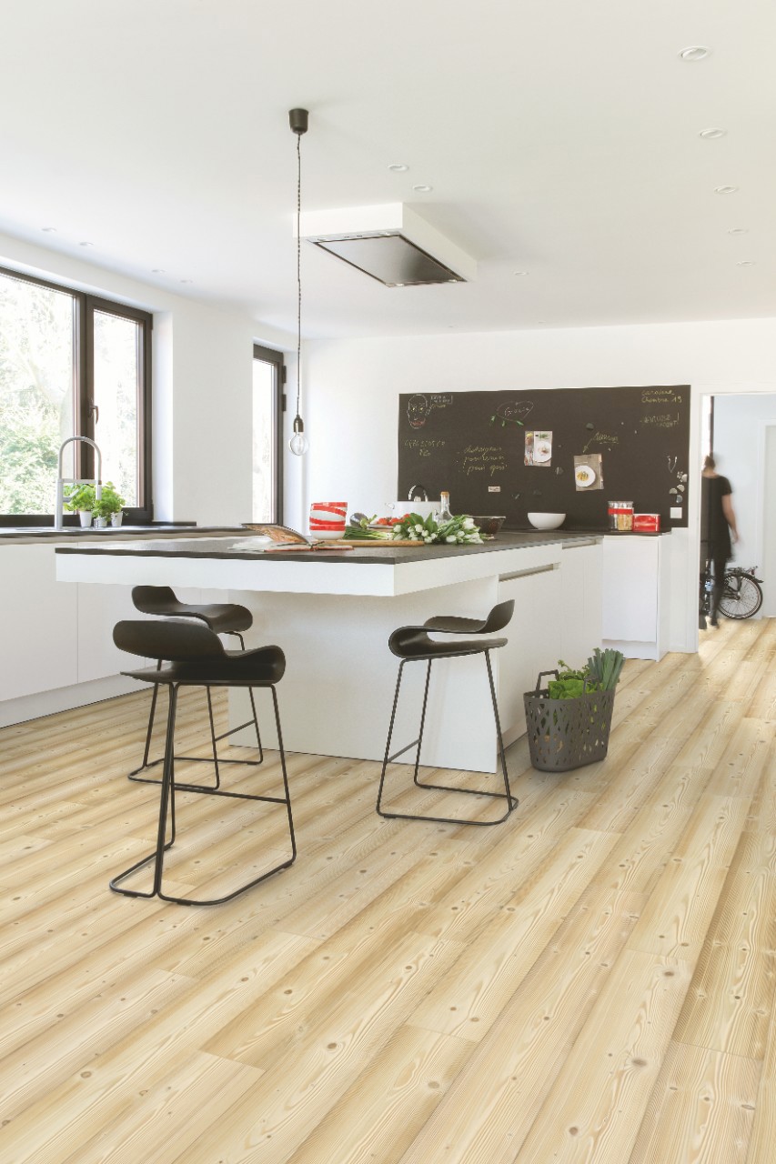 Изображение товара Ламинат Quick Step Сосна натуральная 32 класс 8 мм с фаской водонепроницаемый