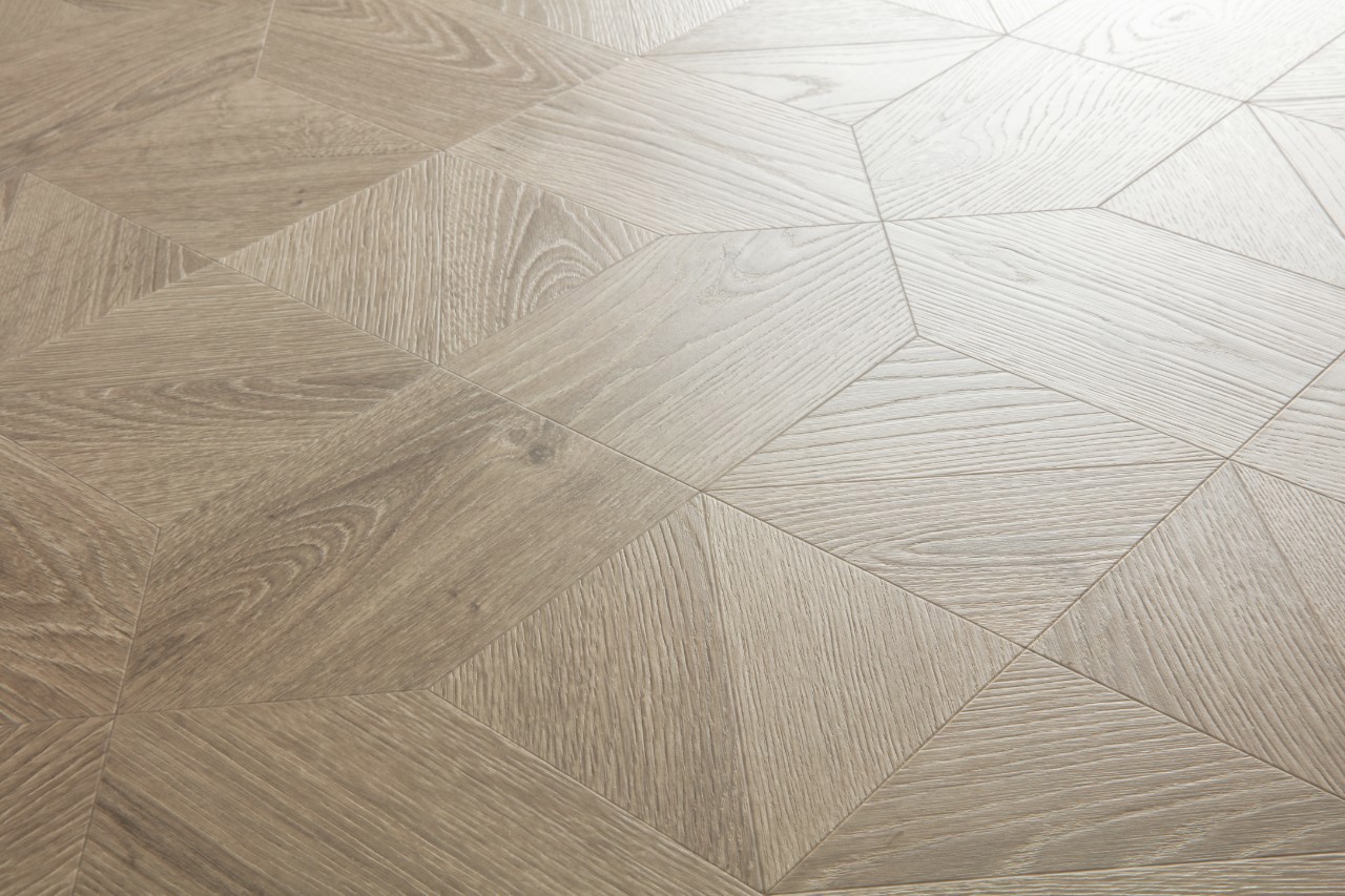 Изображение товара Ламинат Quick Step Дуб серый теплый брашированный 33 класс толщина 12 мм с фаской 1.426 м²