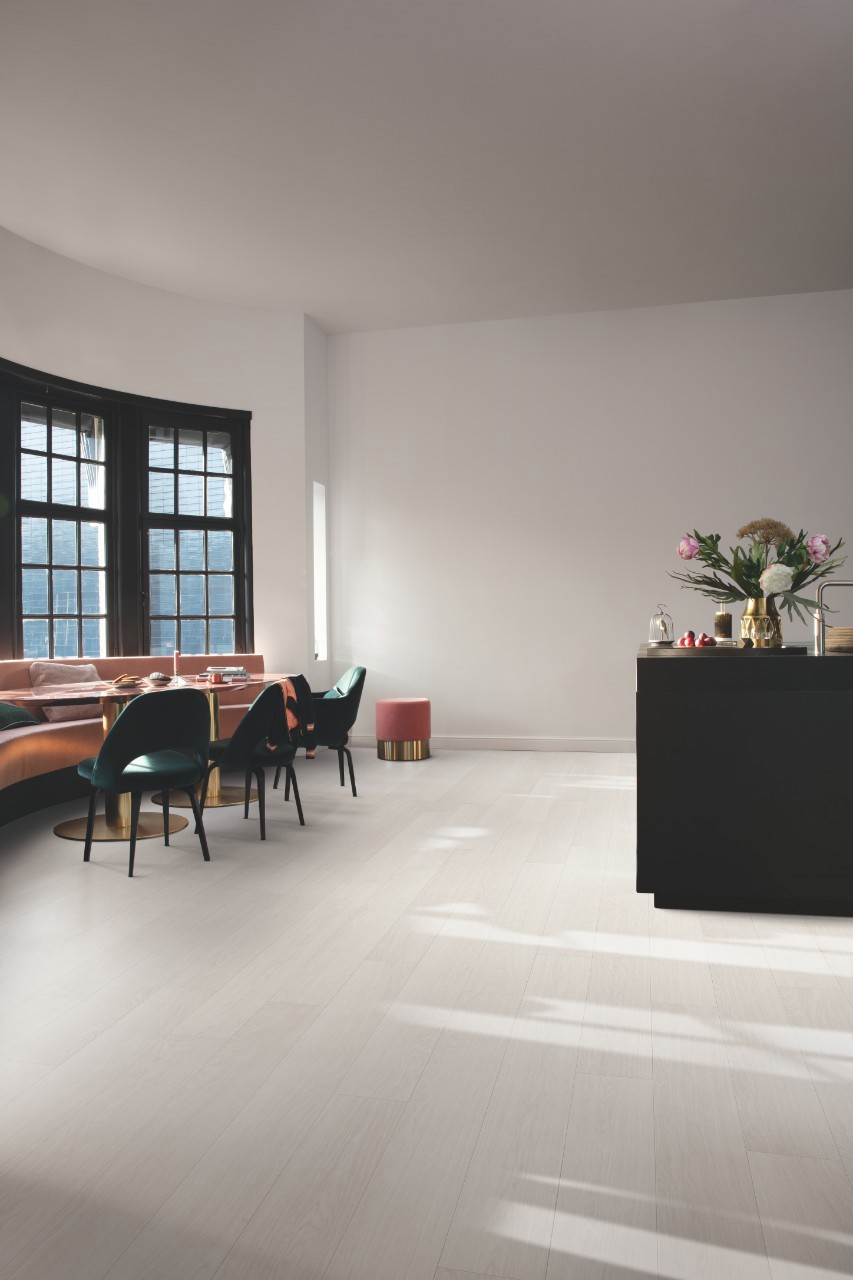 Изображение товара Ламинат Quick Step Дуб серый лакированный 32 класс с фаской 8 мм 1.311 м²