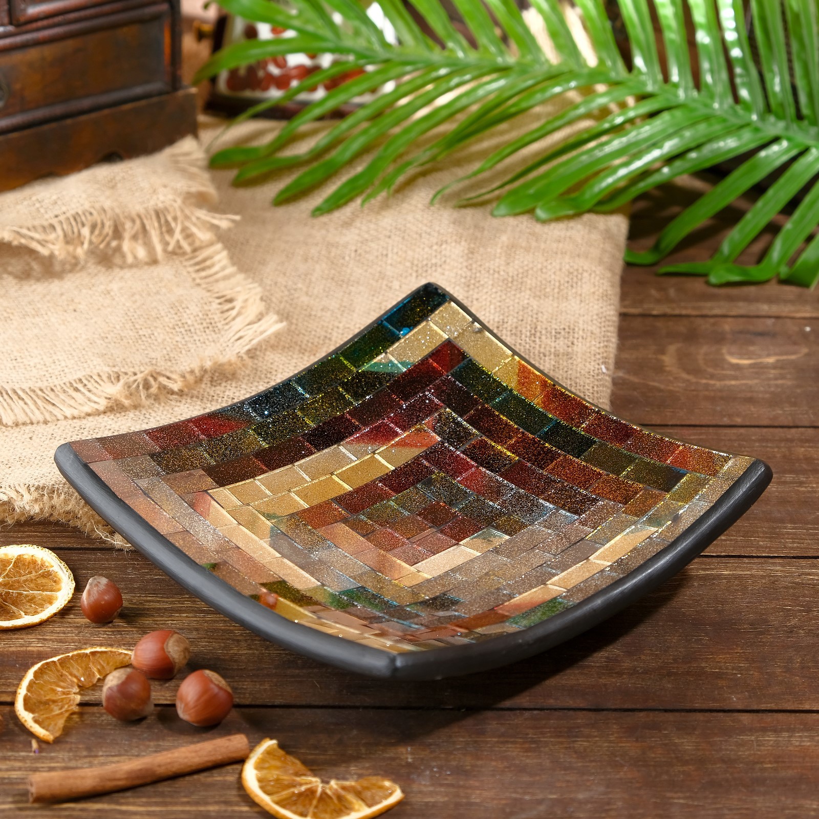 Изображение товара Декоративная тарелка SIMALAND Каролина Изображение товара Декоративная тарелка SIMALAND Каролина