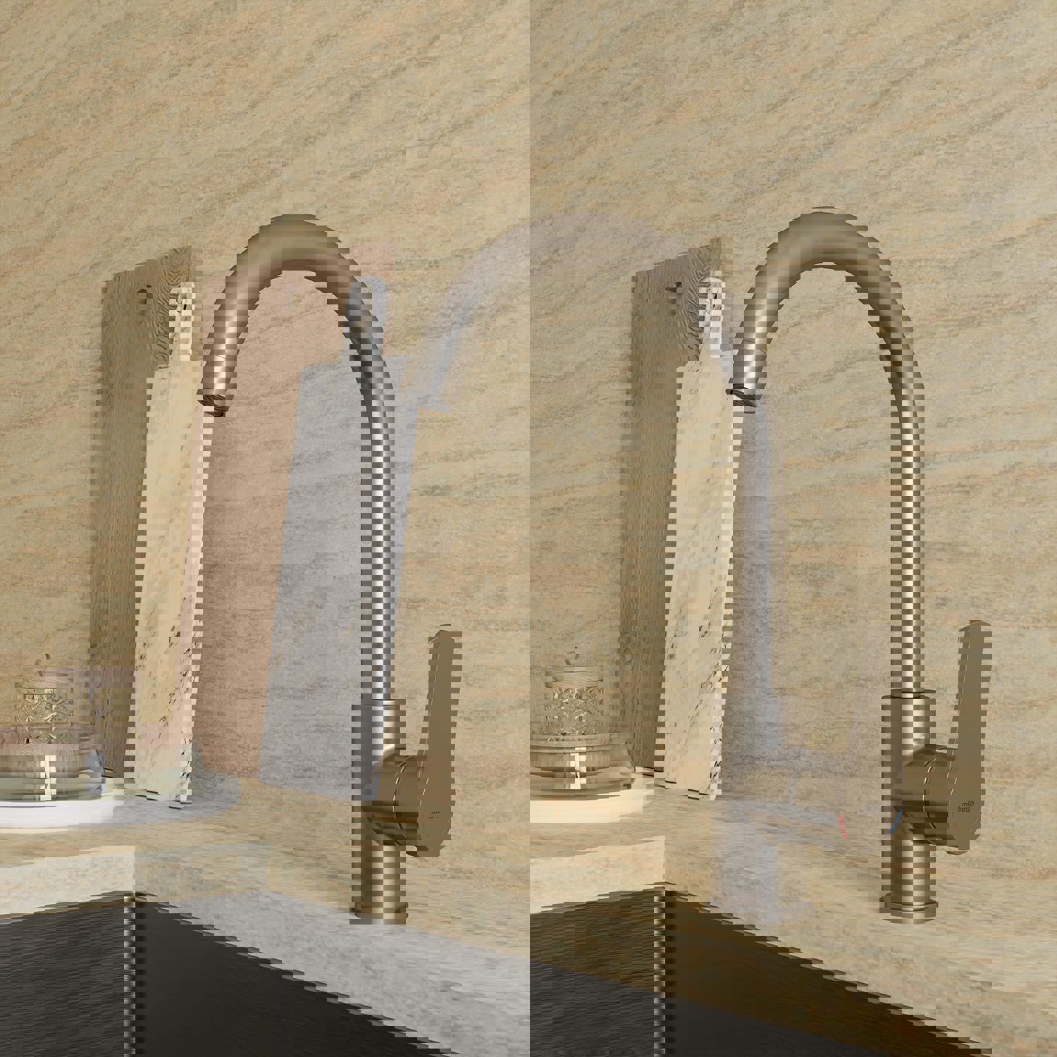 Изображение товара Смеситель для кухни однорычажный Milardo высота 23 см цвет сатин