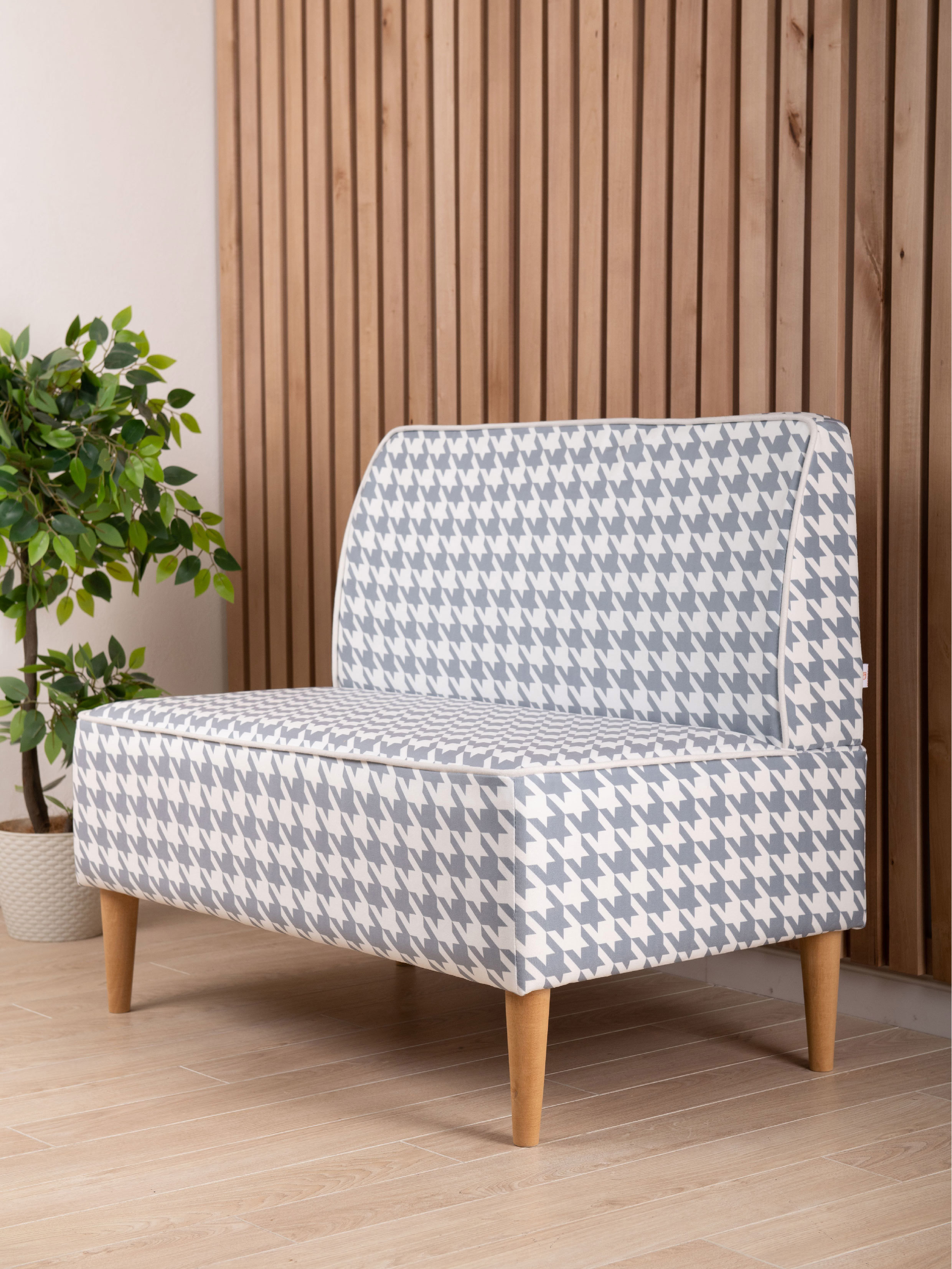 Изображение товара Маленький прямой диван из велюра 100x82x61 см серый Monofix Odos-domino