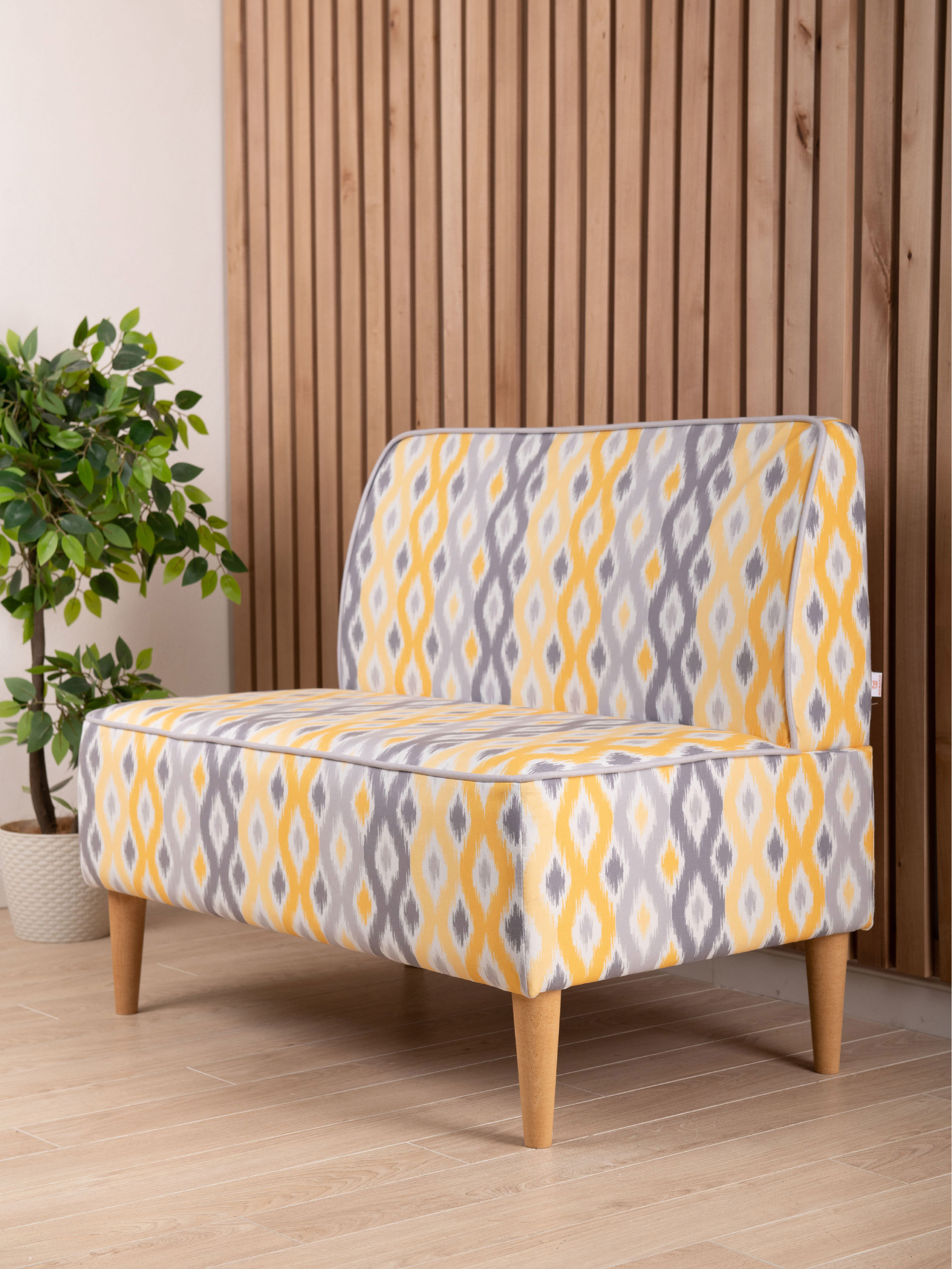 Изображение товара Компактный желтый диван Monofix Odos-abstr 100x82x61 см из велюра