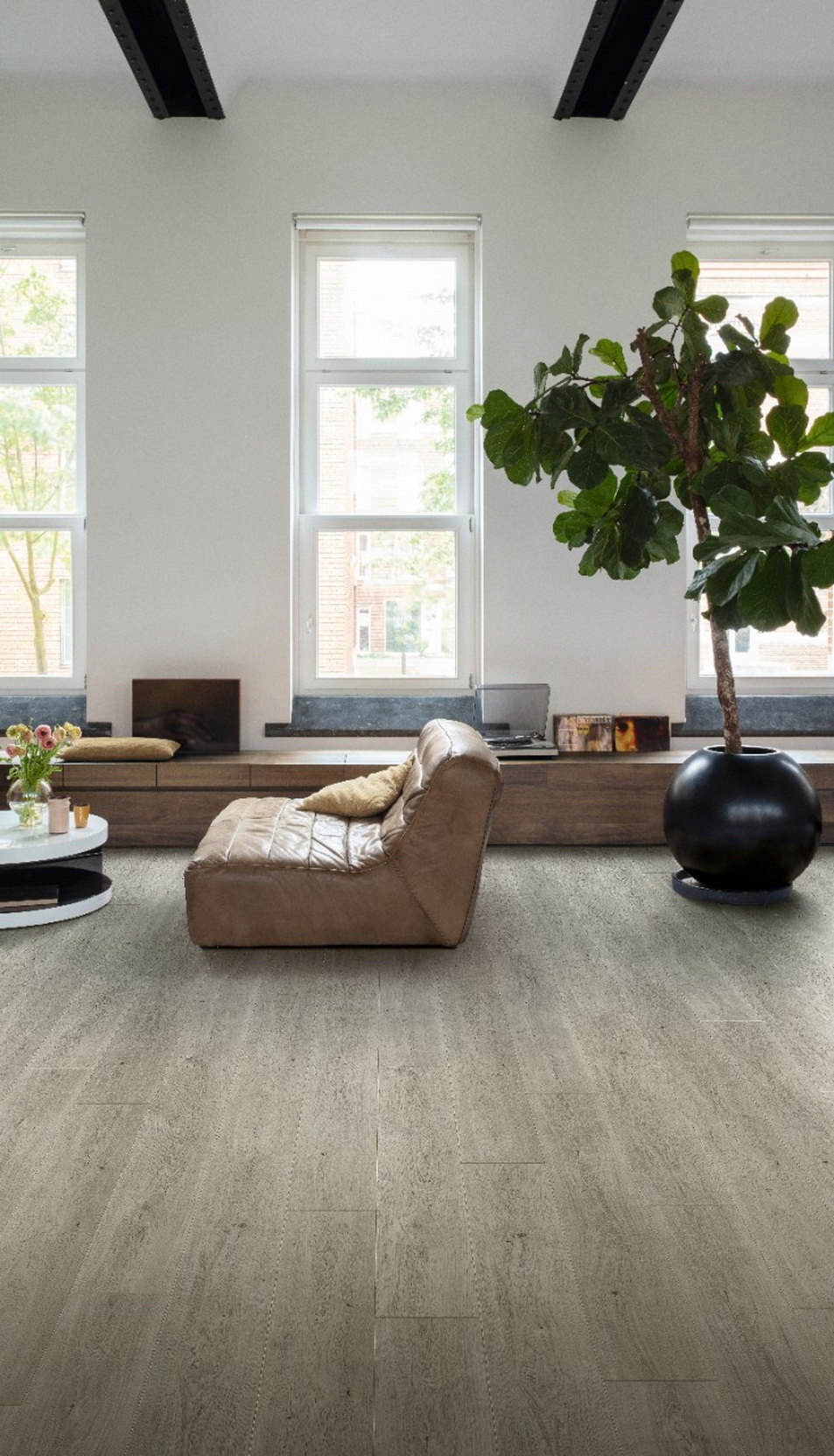 Изображение товара ПВХ плитка Quick Step Дуб хлопковый темно-серый 5 мм 1.873 м²