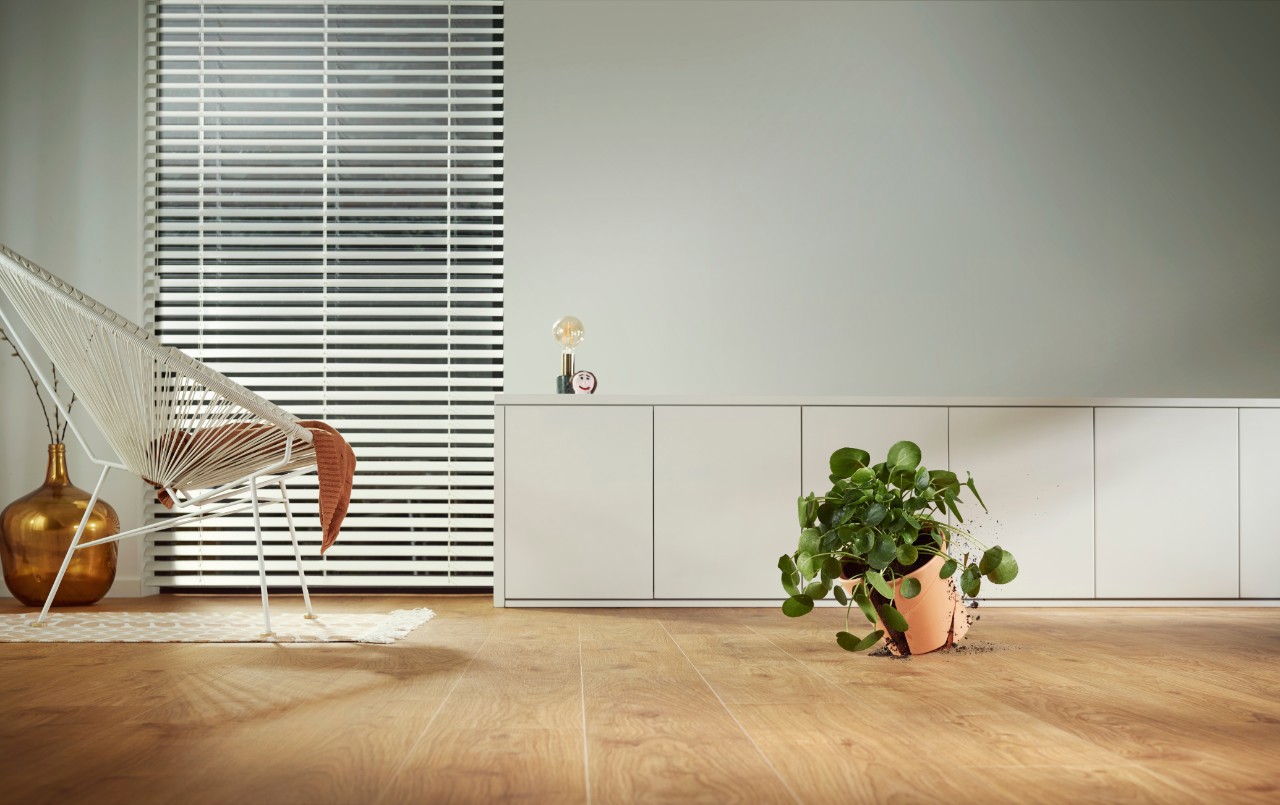 Изображение товара ПВХ плитка Quick Step Дуб коттедж натуральный 32 класс 4.5 мм 2.105 м²