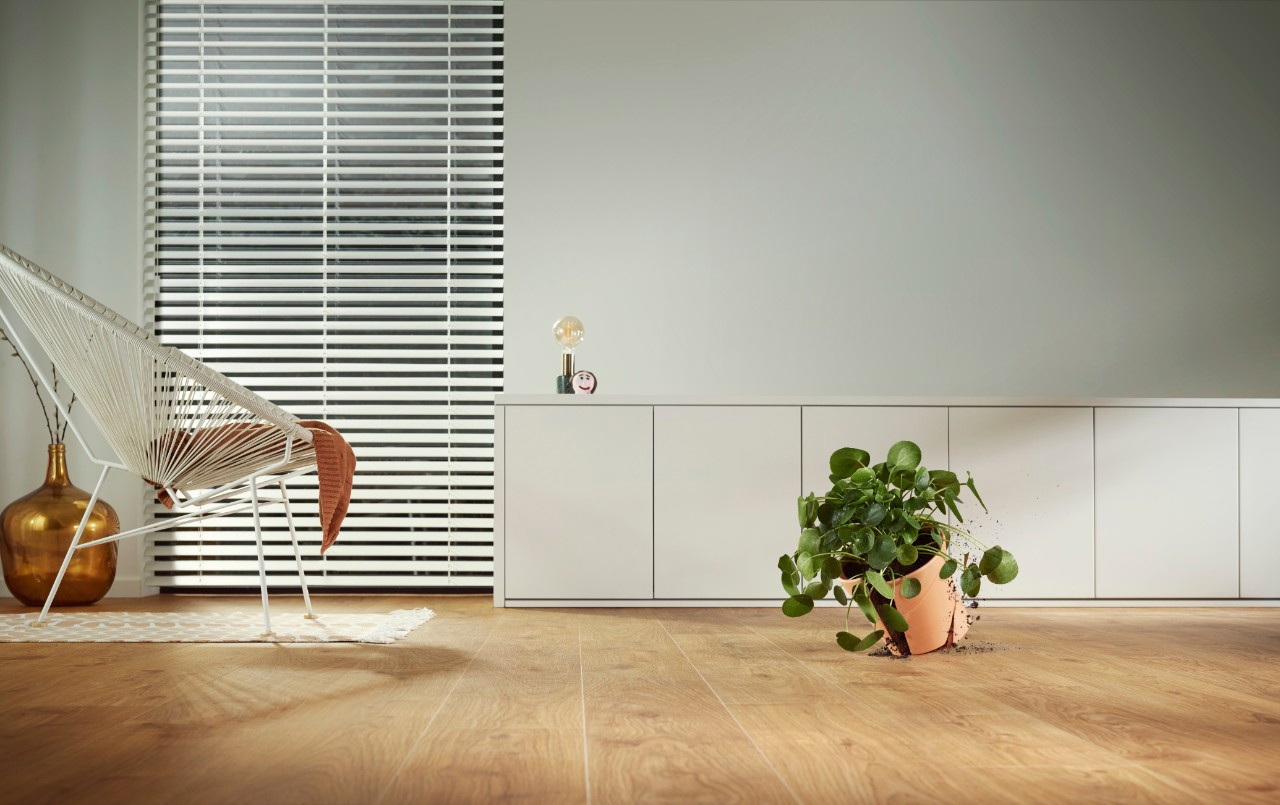 Изображение товара ПВХ плитка Quick Step Дуб коттедж натуральный 33 класс 4.5 мм 2.105 м²