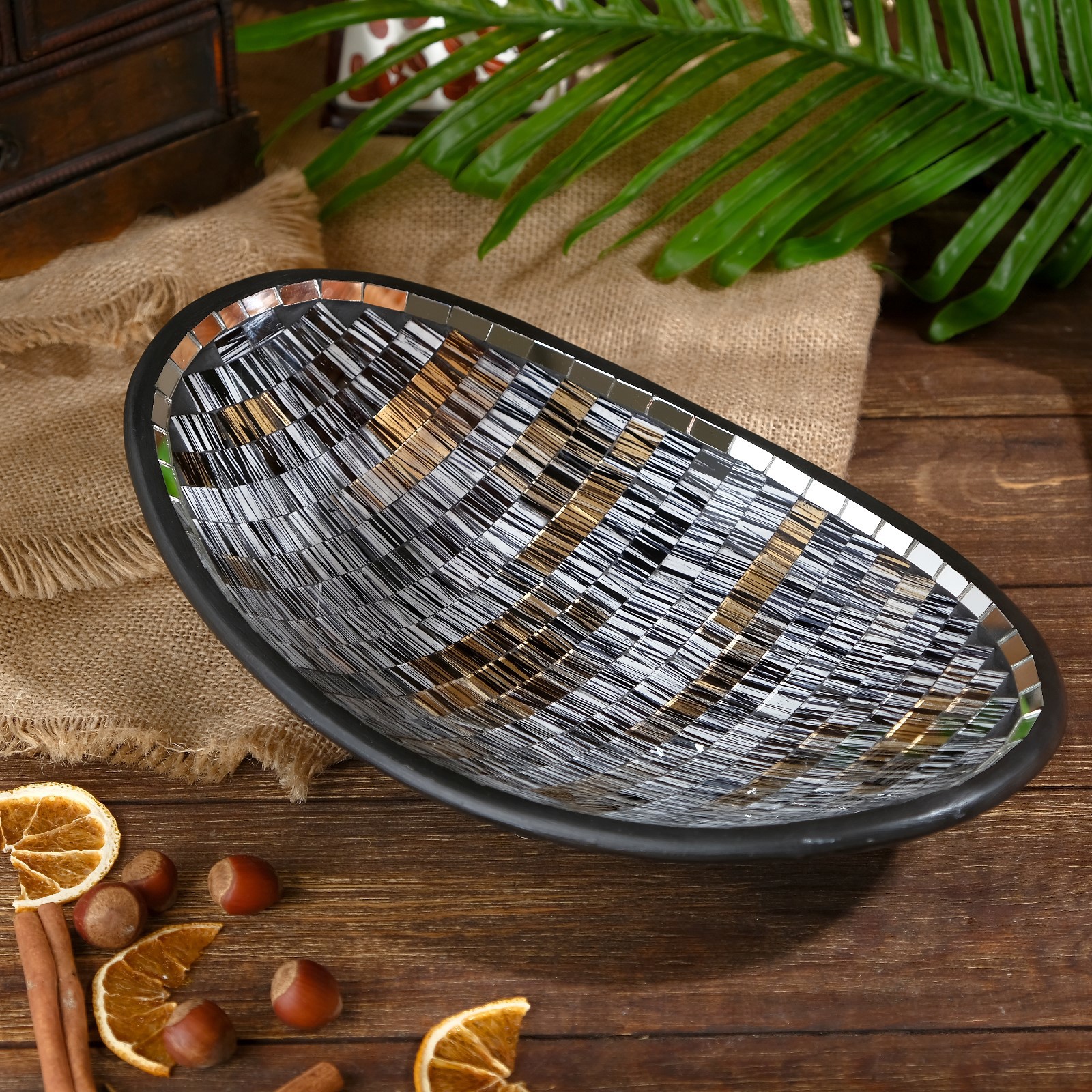 Изображение товара Декоративная тарелка SIMALAND Джуди 30x20x7,5 см